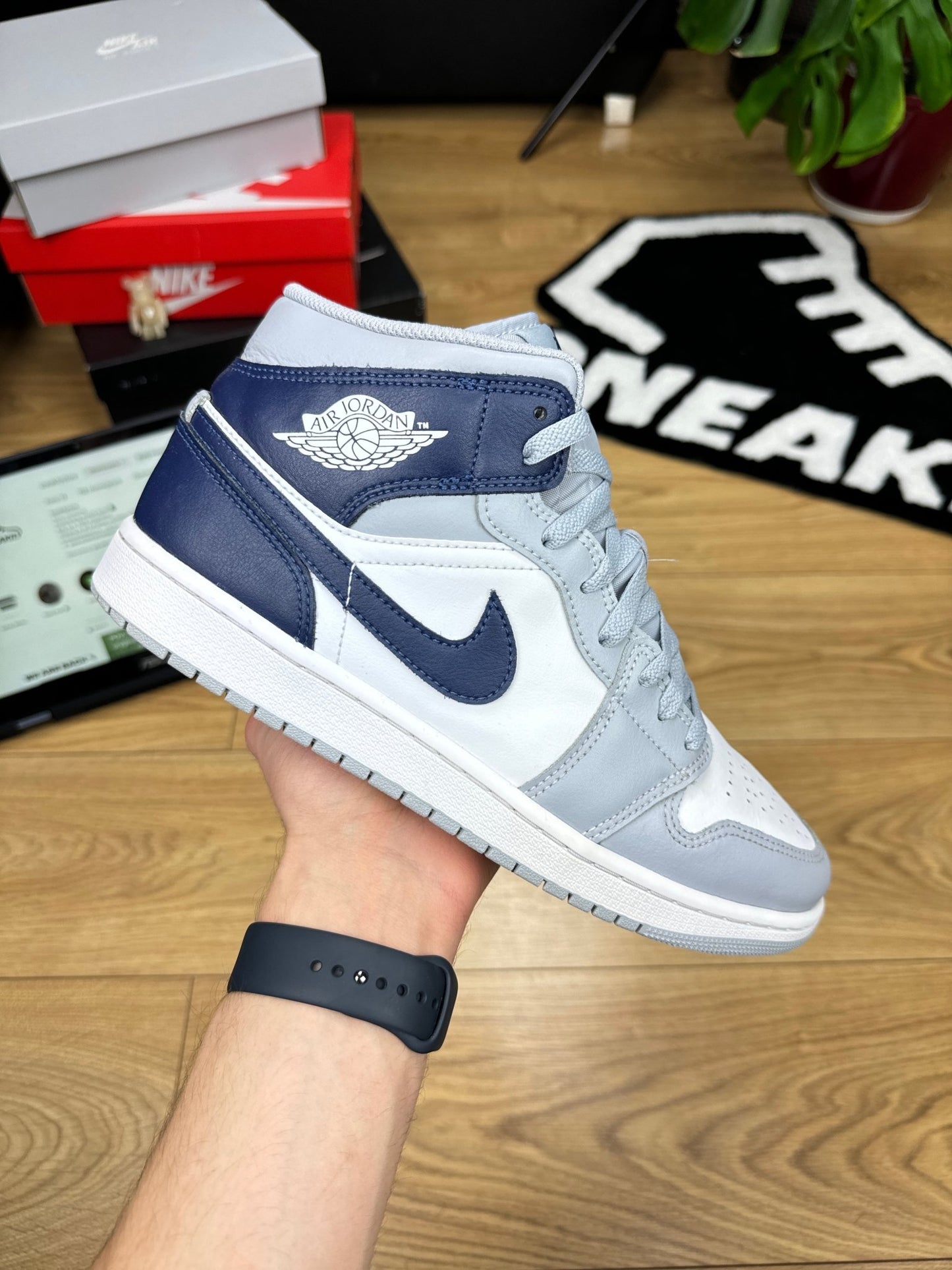 Nike Air Jordan 1 Mid (44)