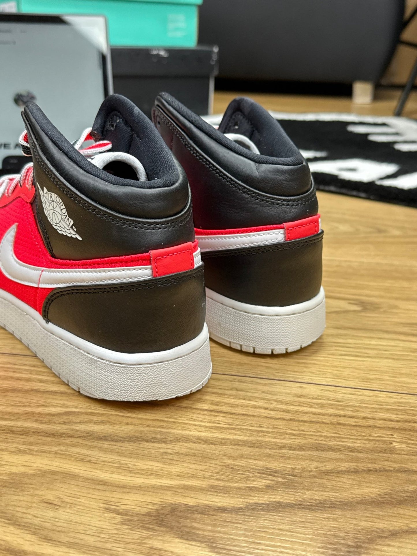 Nike Air Jordan 1 Mid (40)
