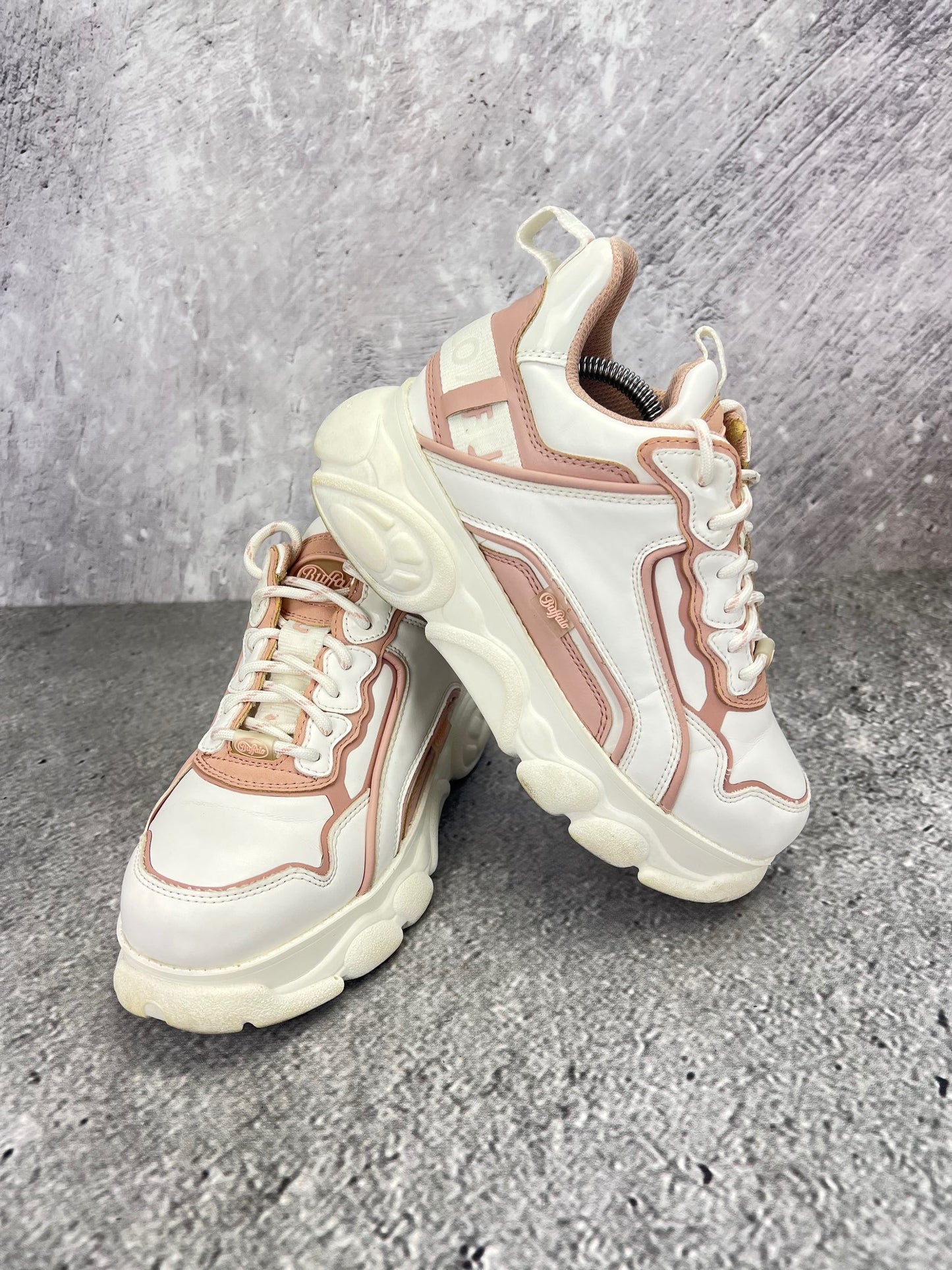 Buffalo CLD Chai 28078856 - buty sportowe, para butów, widok z boku na tle studyjnym