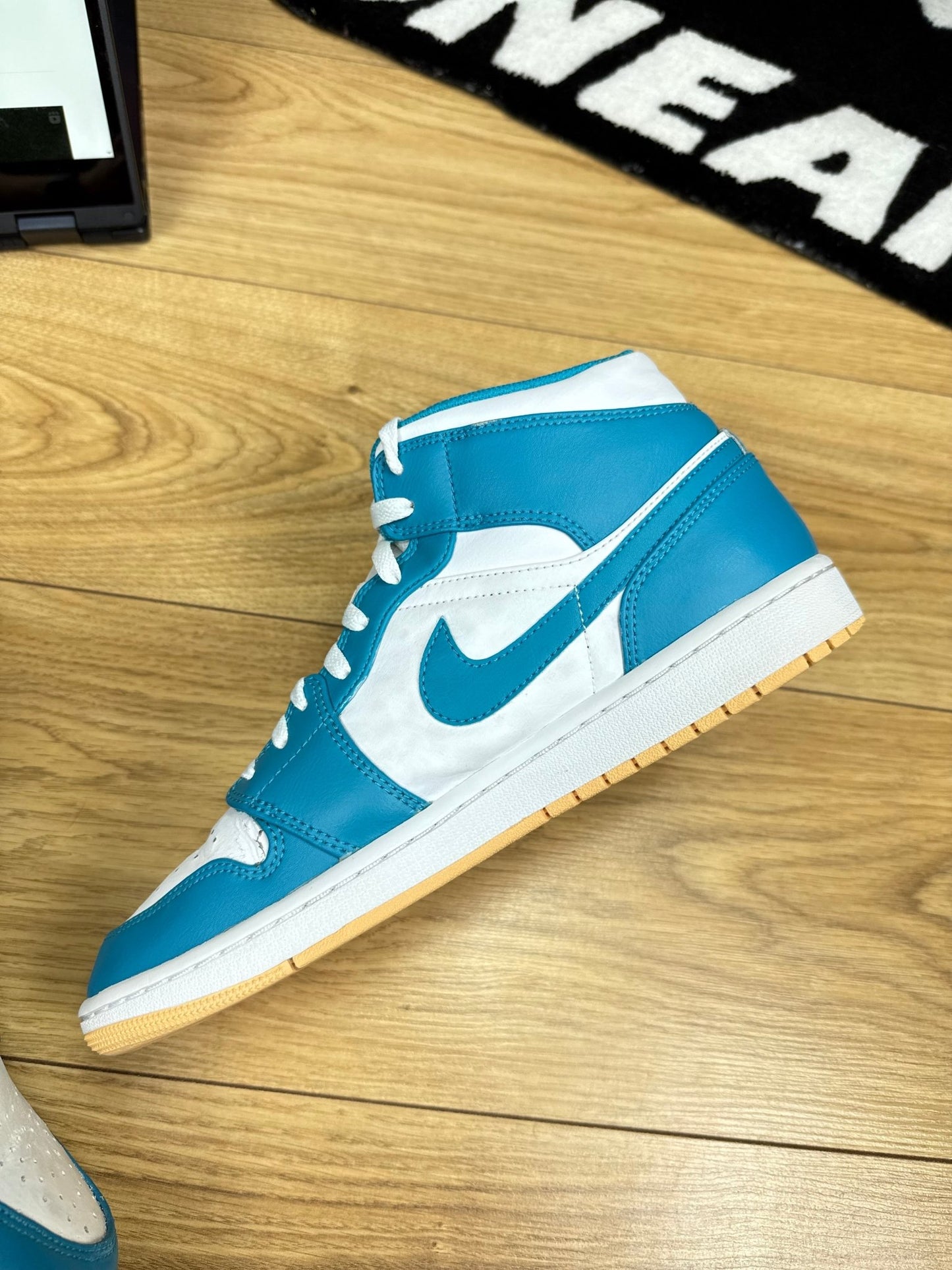 Nike Air Jordan 1 Mid (44)