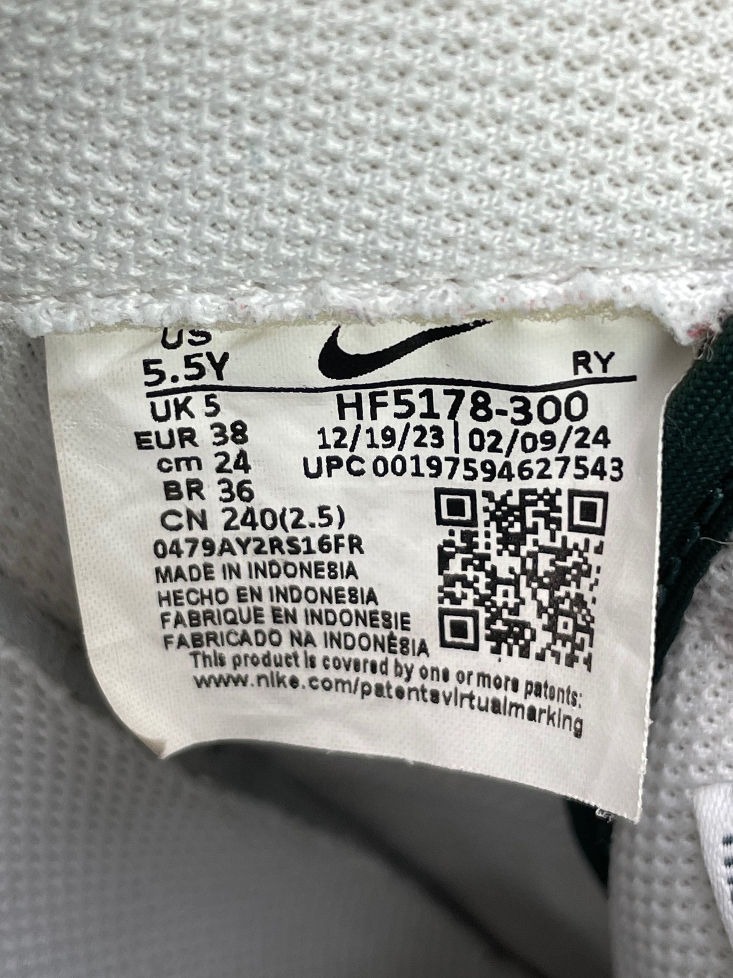 Nike Air Force 1 Low Vintage Green Obsidian — buty sportowe damskie w bardzo dobrym stanie rozmiar 38, etykieta z kodem modelu HF5178-300