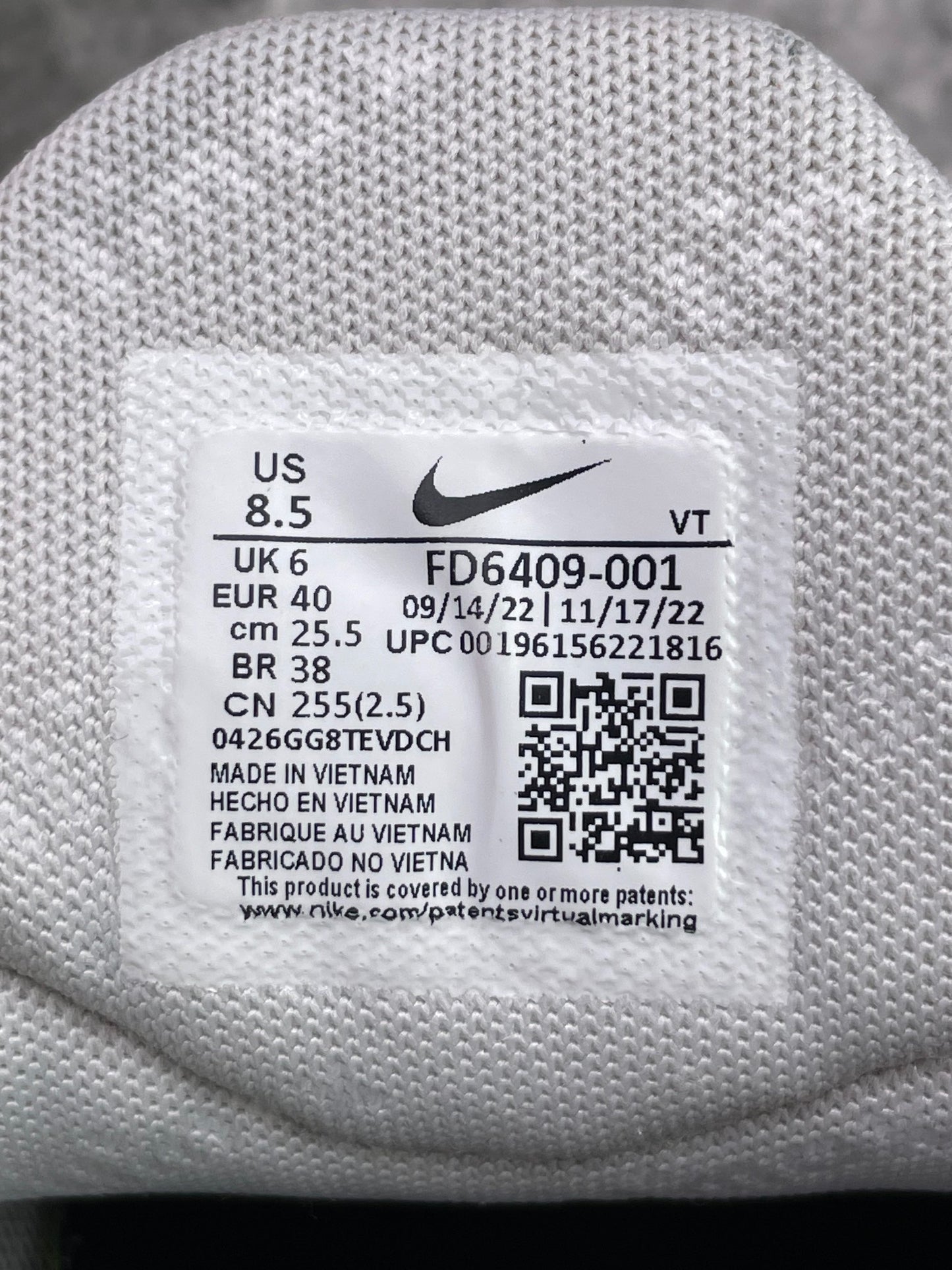 Nike Air Max Pulse Photon Dust — buty sportowe męskie w bardzo dobrym stanie rozmiar 40, etykieta z kodem modelu FD6409-001