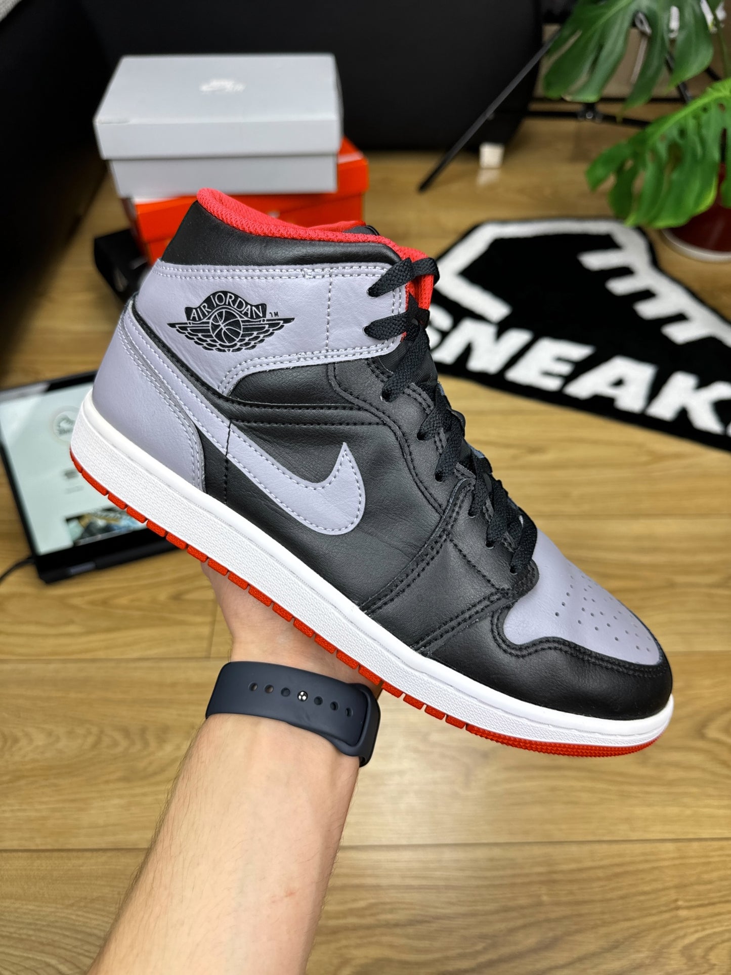 Nike Air Jordan 1 Mid (44)