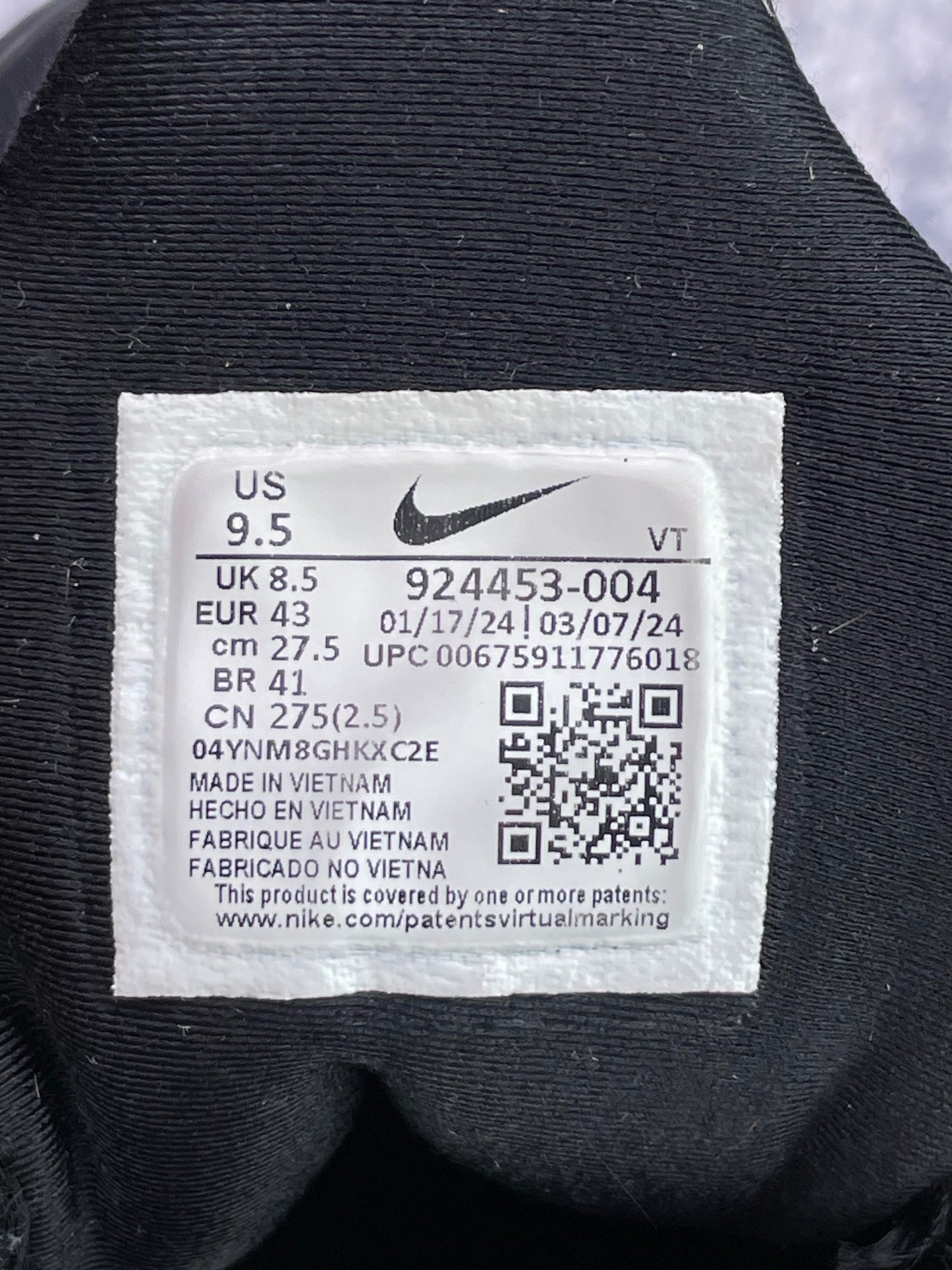 Nike Air VaporMax Plus Triple Black — buty sportowe męskie w bardzo dobrym stanie rozmiar 43, etykieta z kodem modelu 924453-004