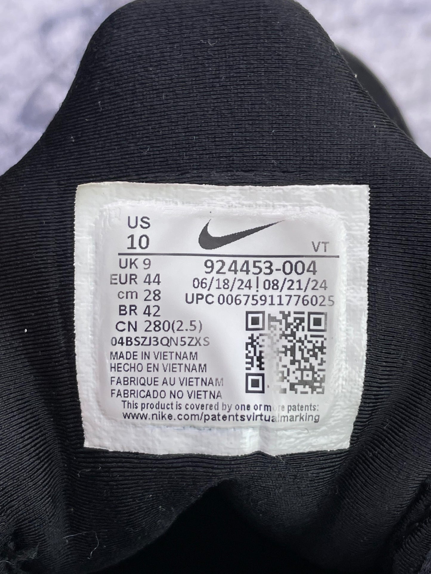 Nike Air VaporMax Plus Triple Black — buty sportowe męskie w bardzo dobrym stanie rozmiar 44, etykieta z kodem modelu 924453-004