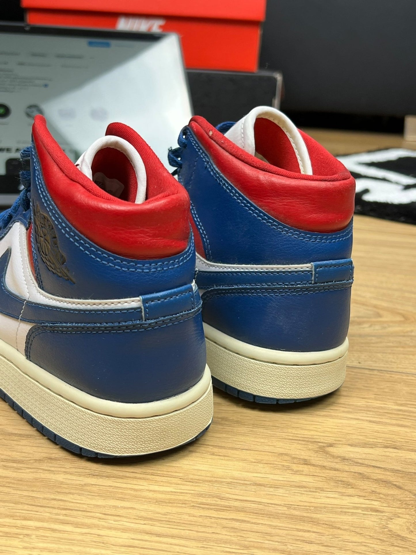 Nike Air Jordan 1 Mid (38.5)