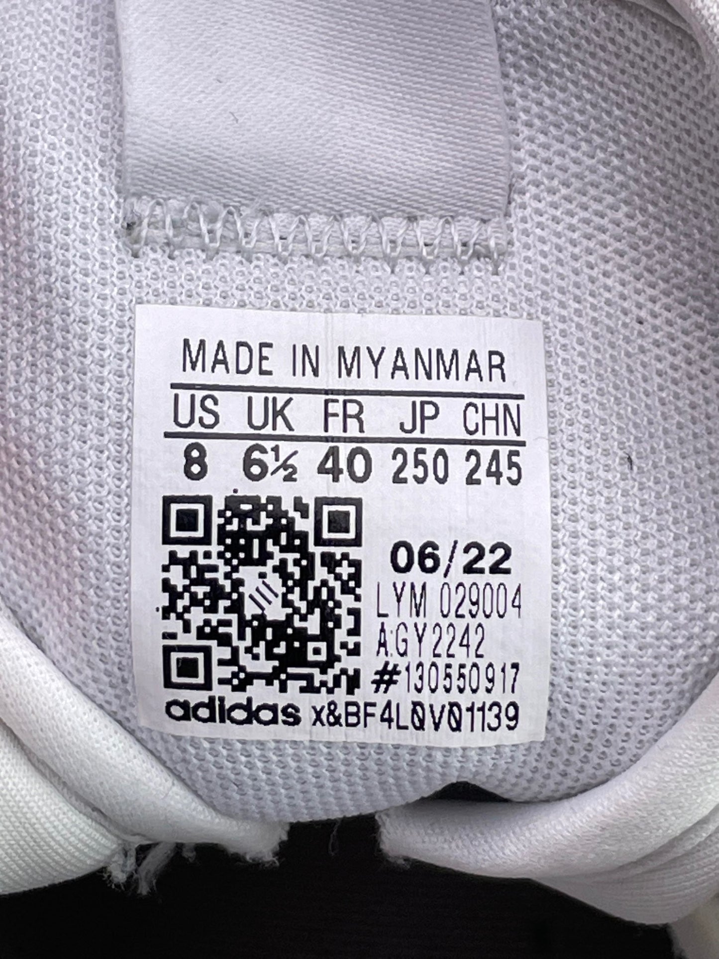 Adidas Fluidup — buty sportowe damskie w bardzo dobrym stanie rozmiar 40, etykieta z kodem modelu GY2242