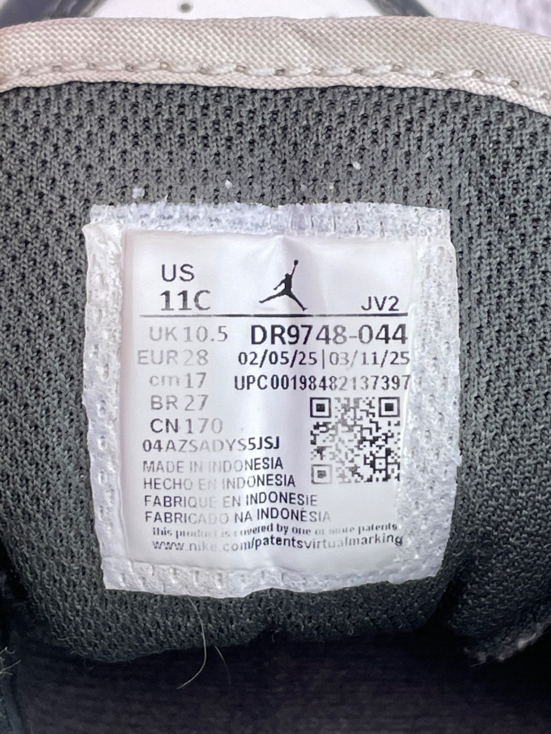 Nike Air Jordan 1 Low — buty sportowe dziecięce w bardzo dobrym stanie rozmiar 28, etykieta z kodem modelu DR9748-044