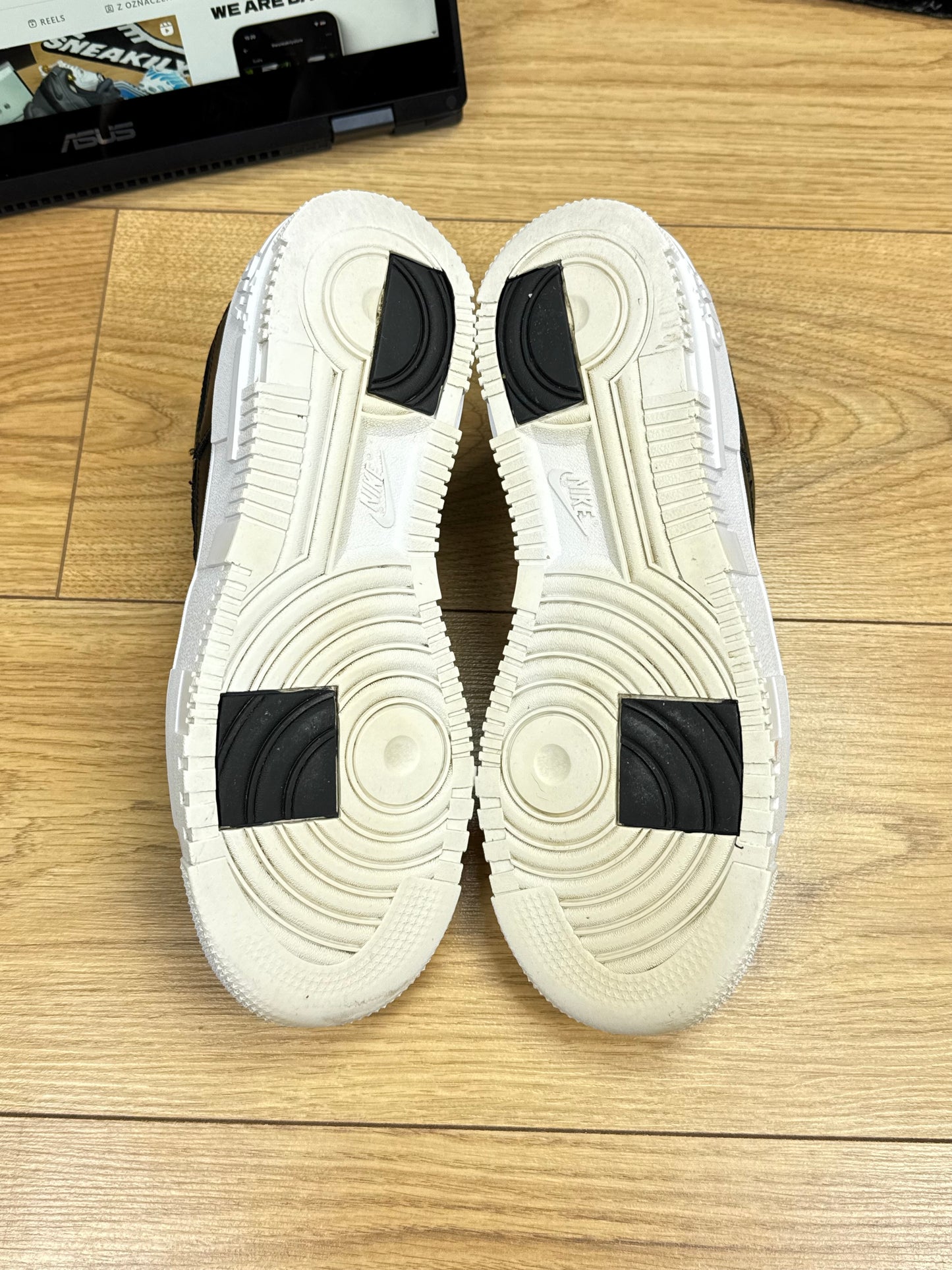 Nike Air Force 1 Low Pixel (40.5)