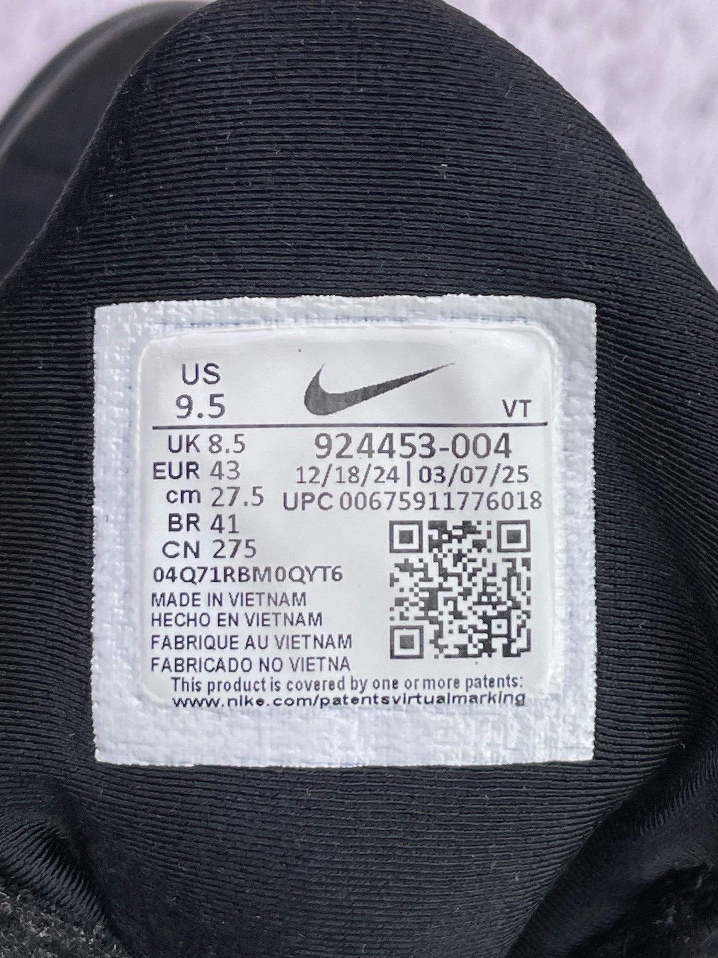 Nike Air VaporMax Plus Triple Black — buty sportowe męskie w bardzo dobrym stanie rozmiar 43, etykieta z kodem modelu 924453-004