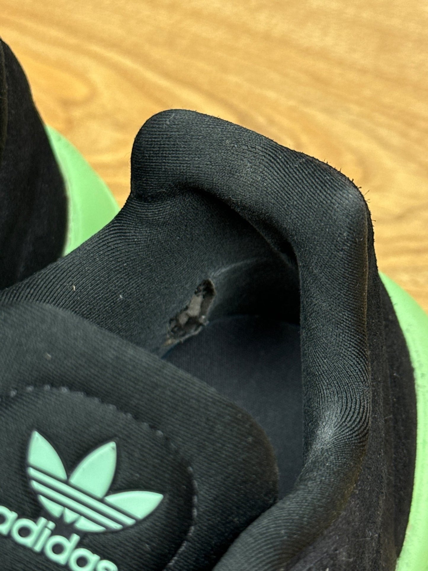 Adidas Ozelia (43 1/3)
