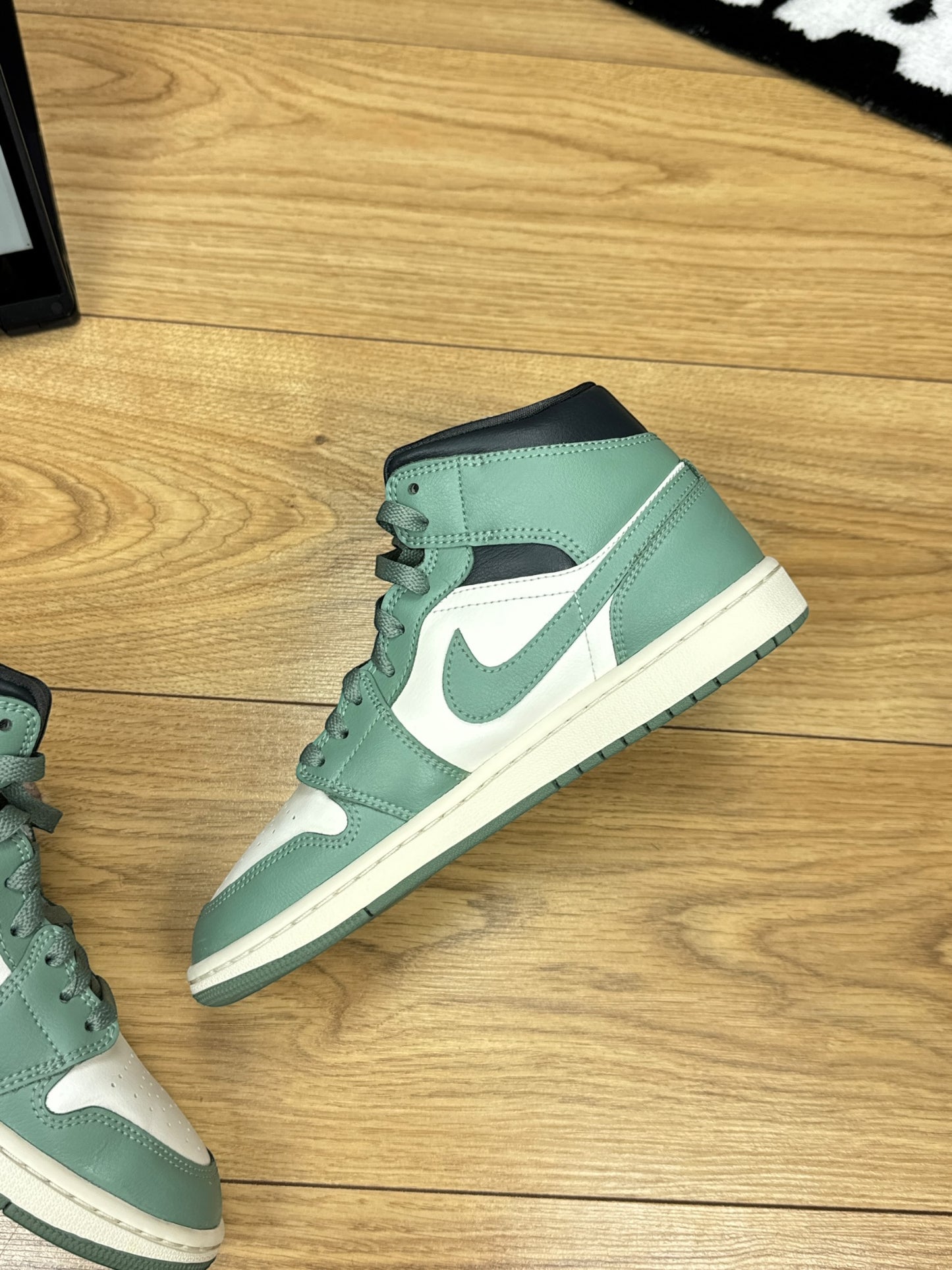 Nike Air Jordan 1 Mid (39)