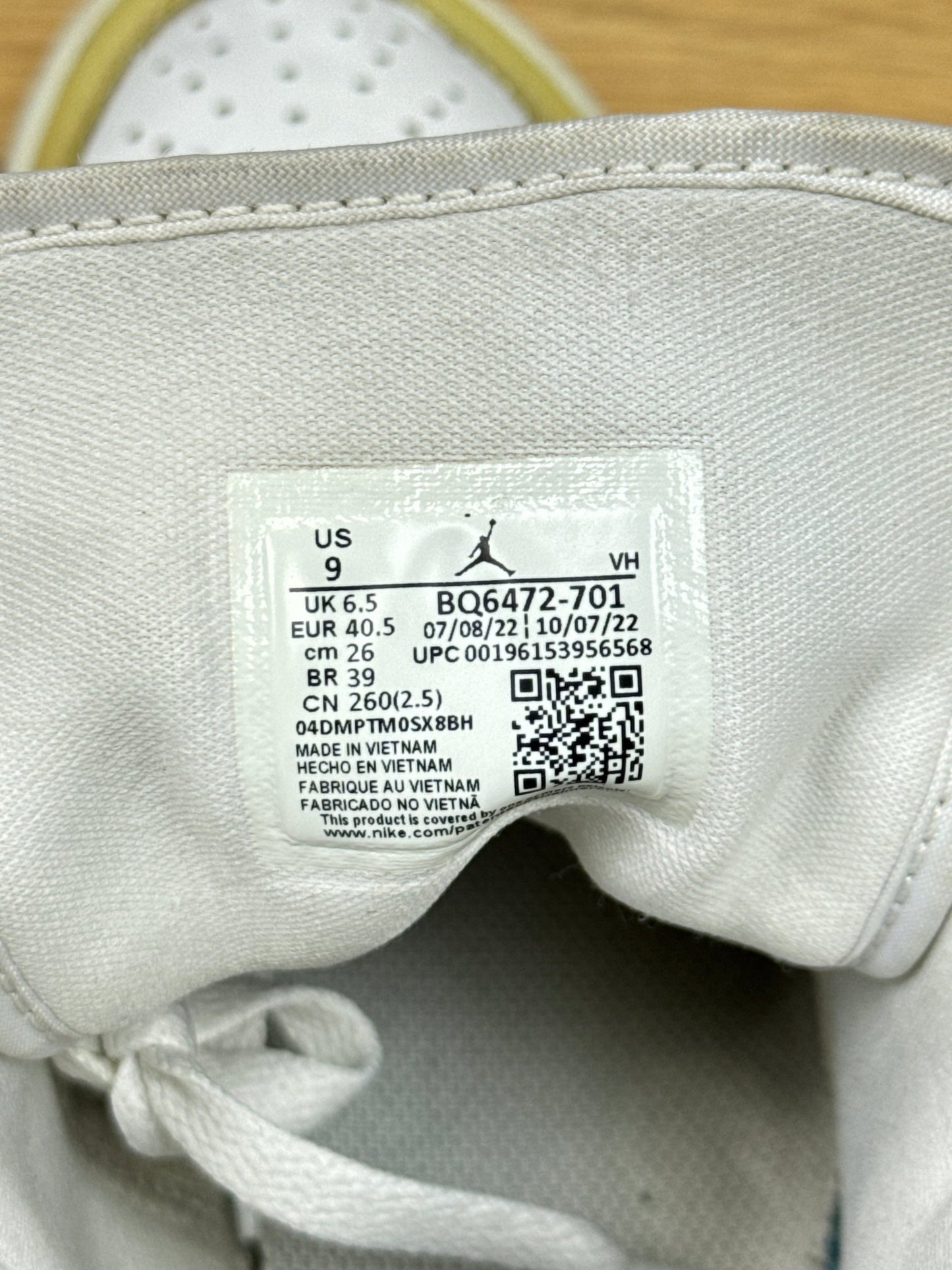 Nike Air Jordan 1 Mid (40.5)