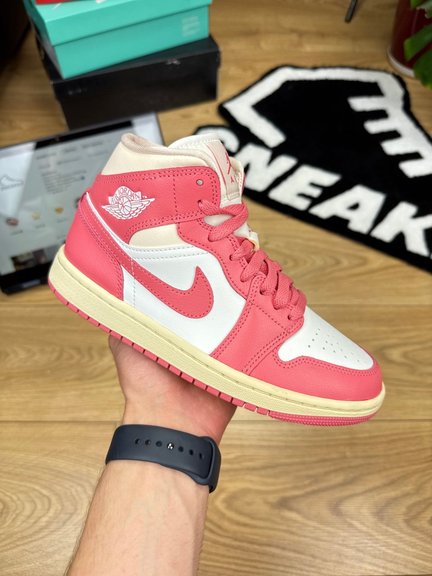 Nike Air Jordan 1 Mid (37.5)