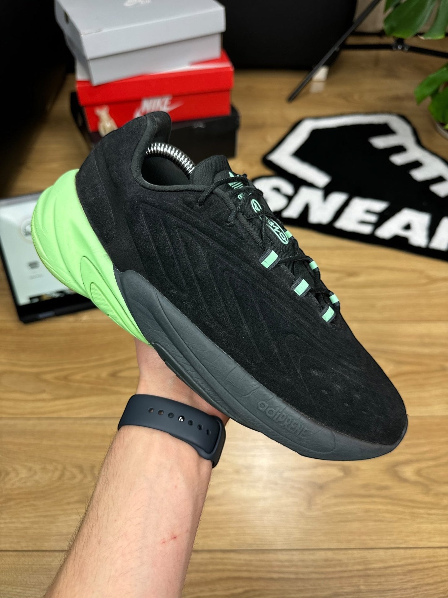 Adidas Ozelia (43 1/3)