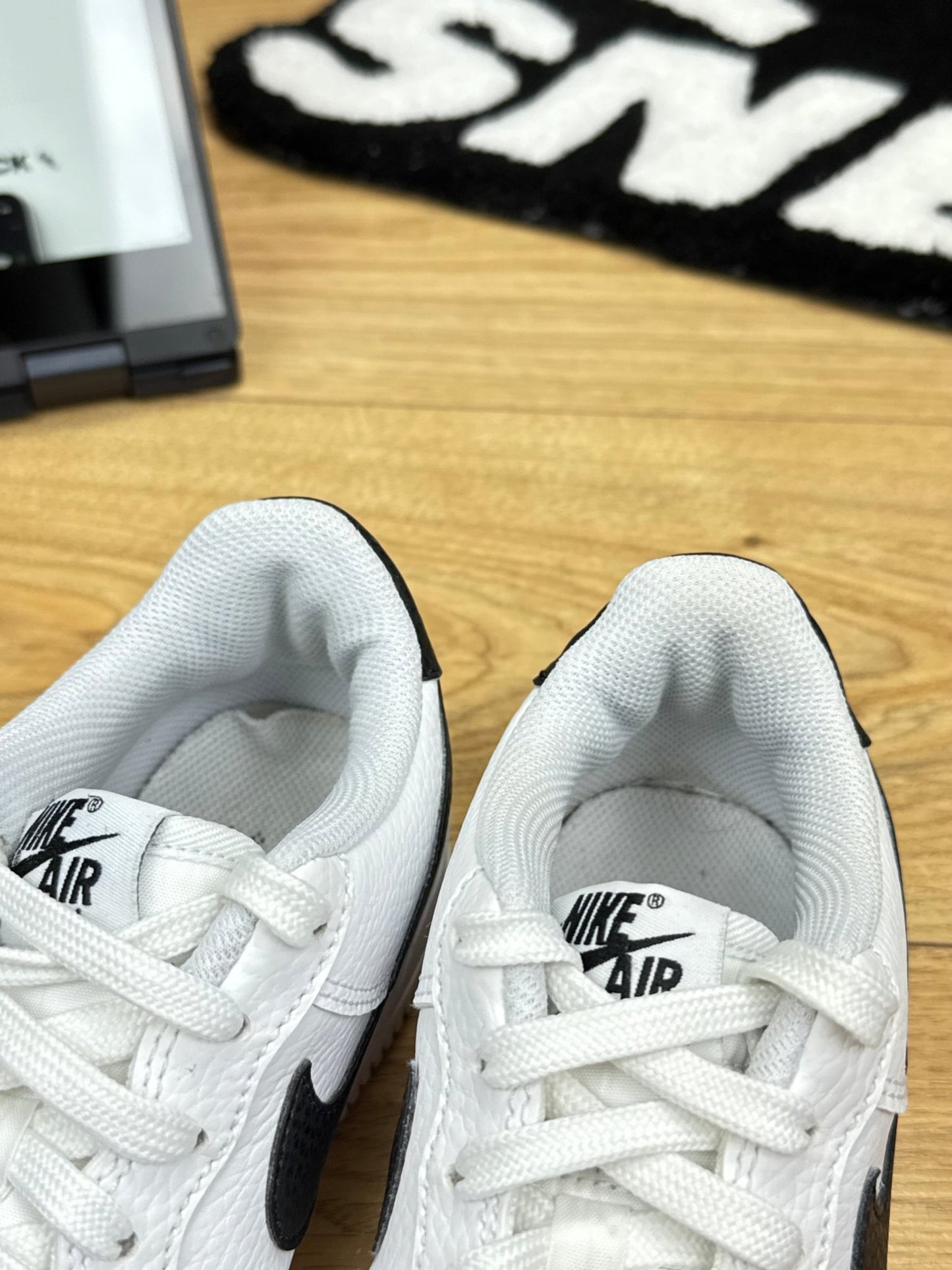 Nike Air Force 1 Low (37.5)
