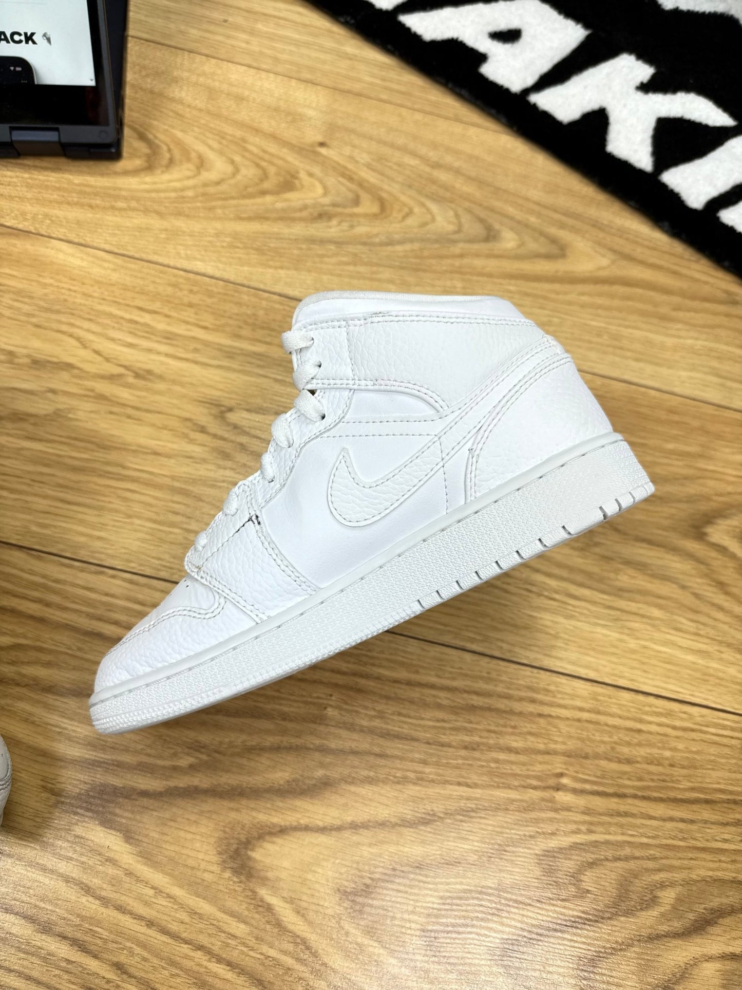 Nike Air Jordan 1 Mid (37.5)