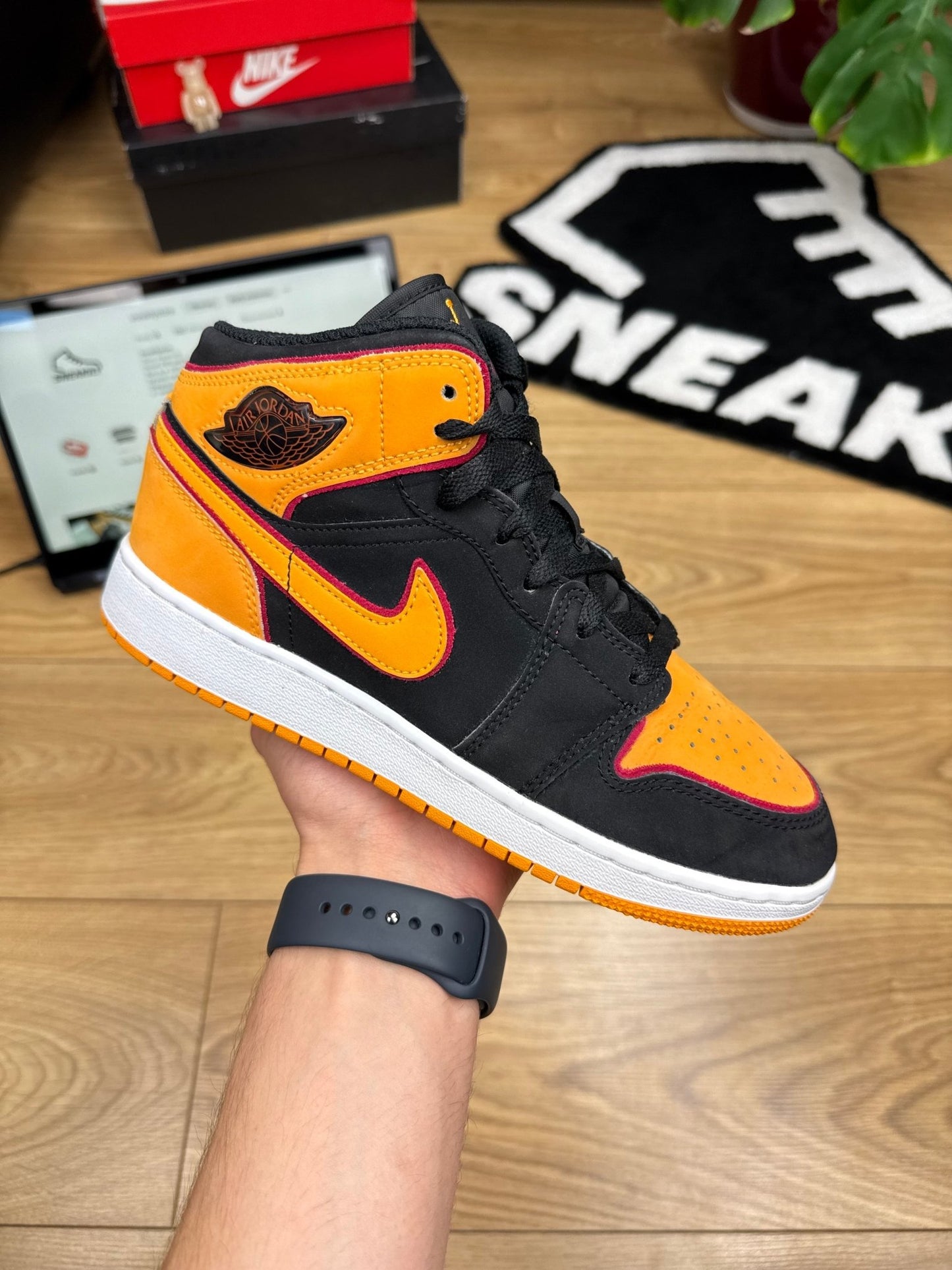 Nike Air Jordan 1 Mid (38)