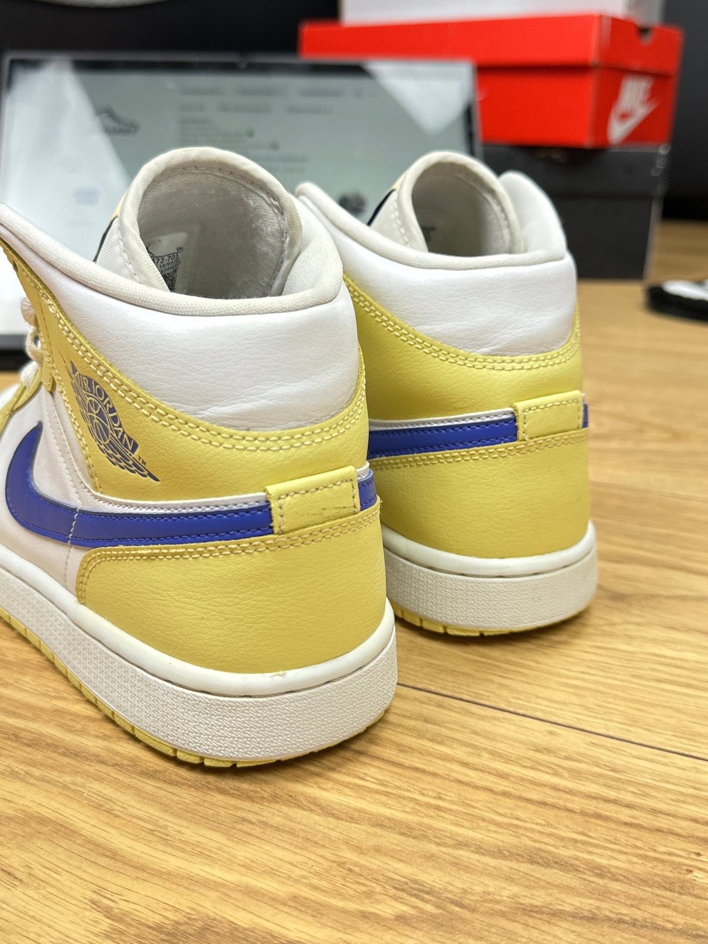 Nike Air Jordan 1 Mid (40.5)