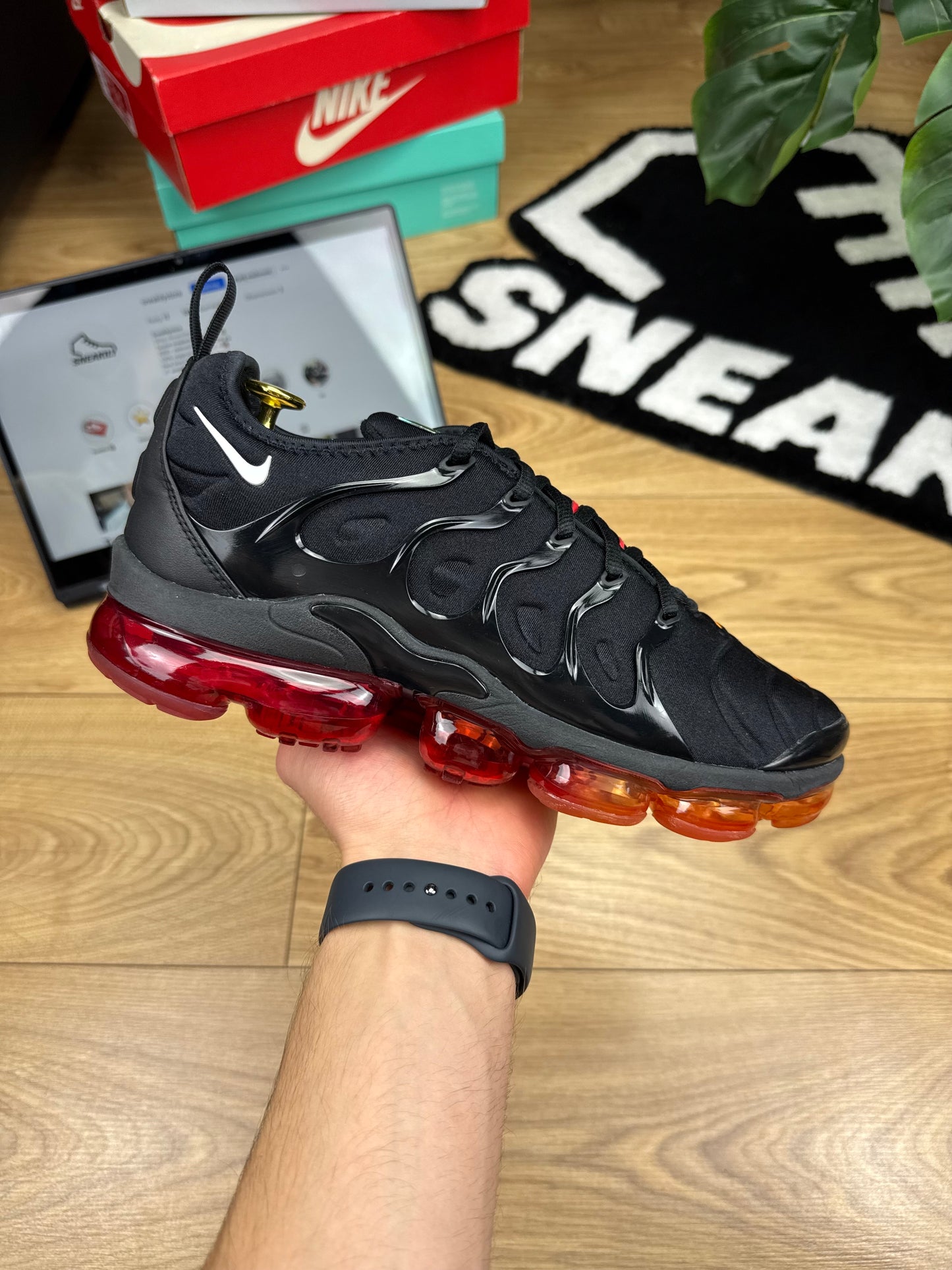 Nike Air Vapormax Plus (42.5)