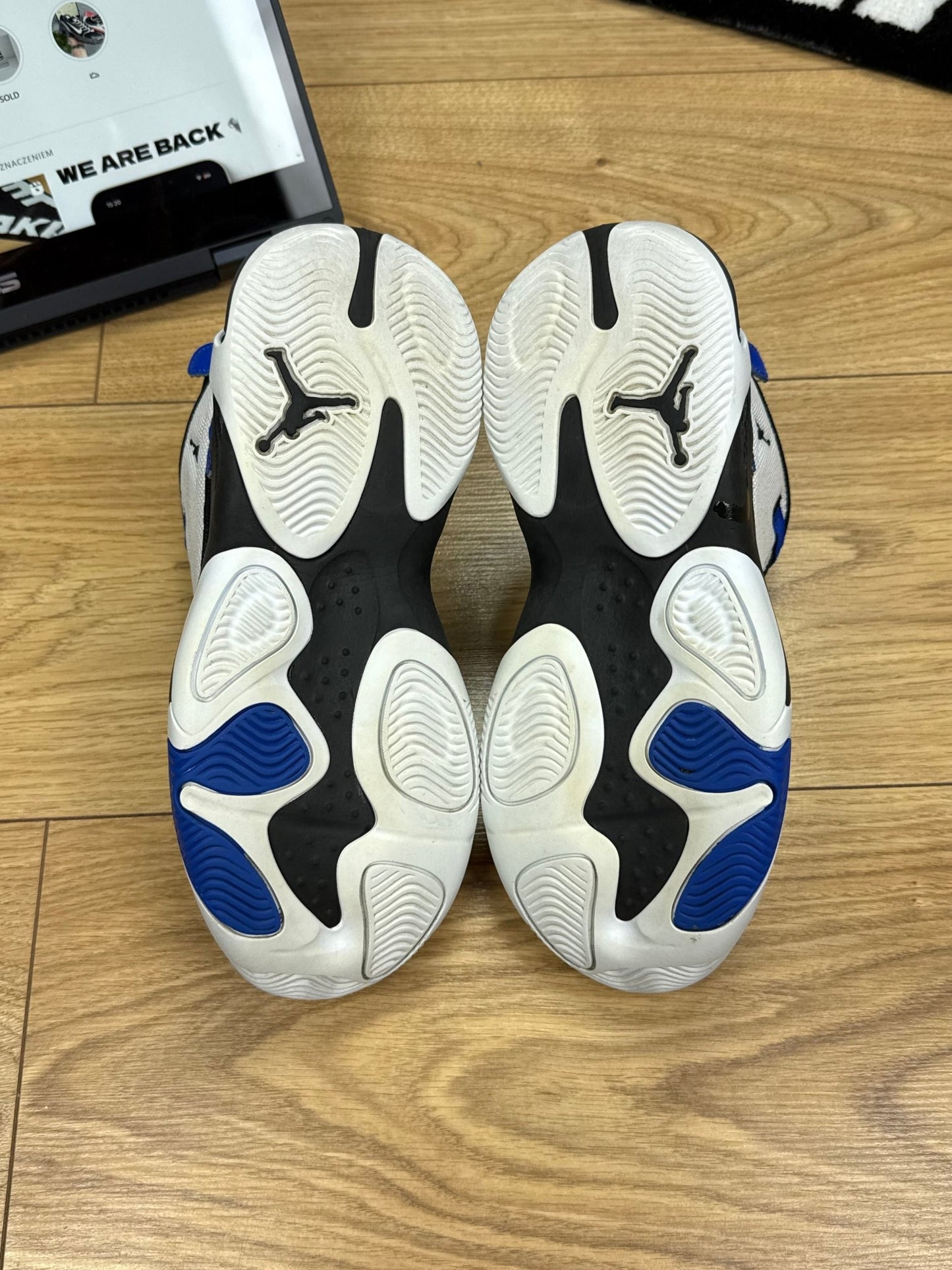 Nike Air Jordan Max Aura 4 (37.5)