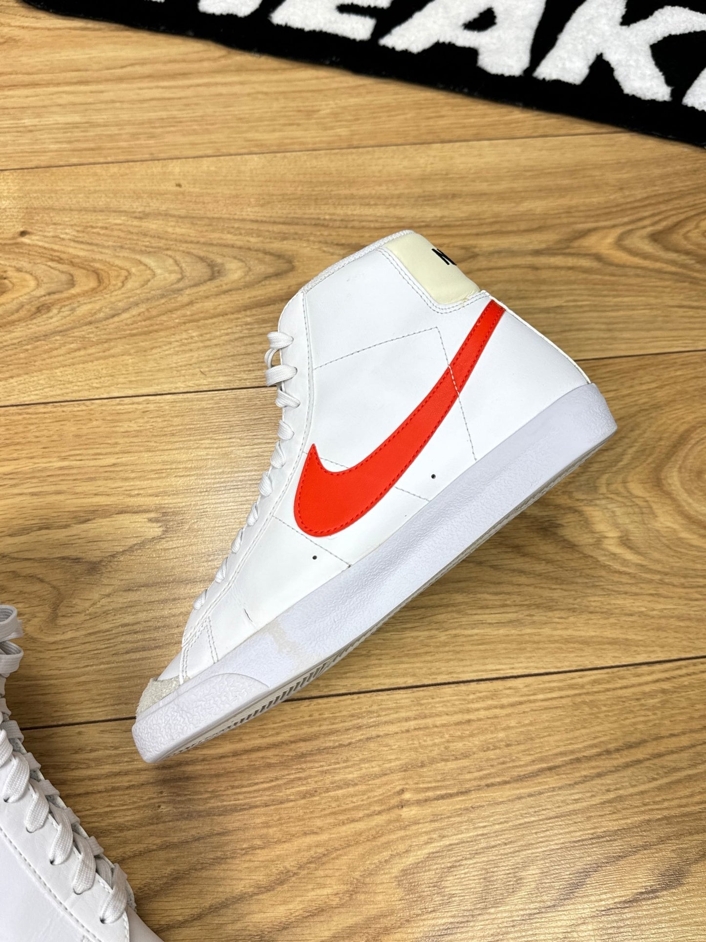 Nike Blazer Mid 77 (40)