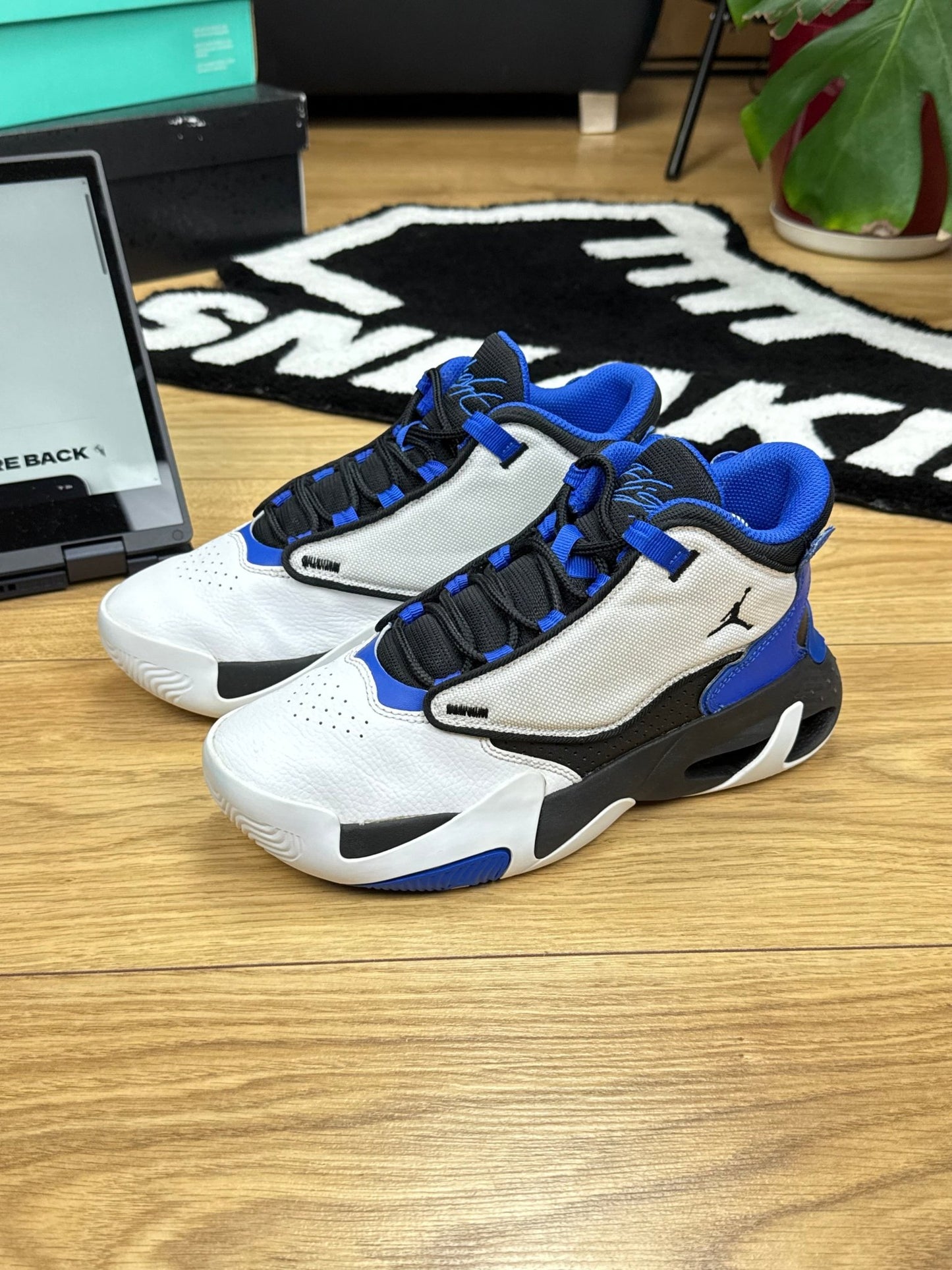 Nike Air Jordan Max Aura 4 (37.5)