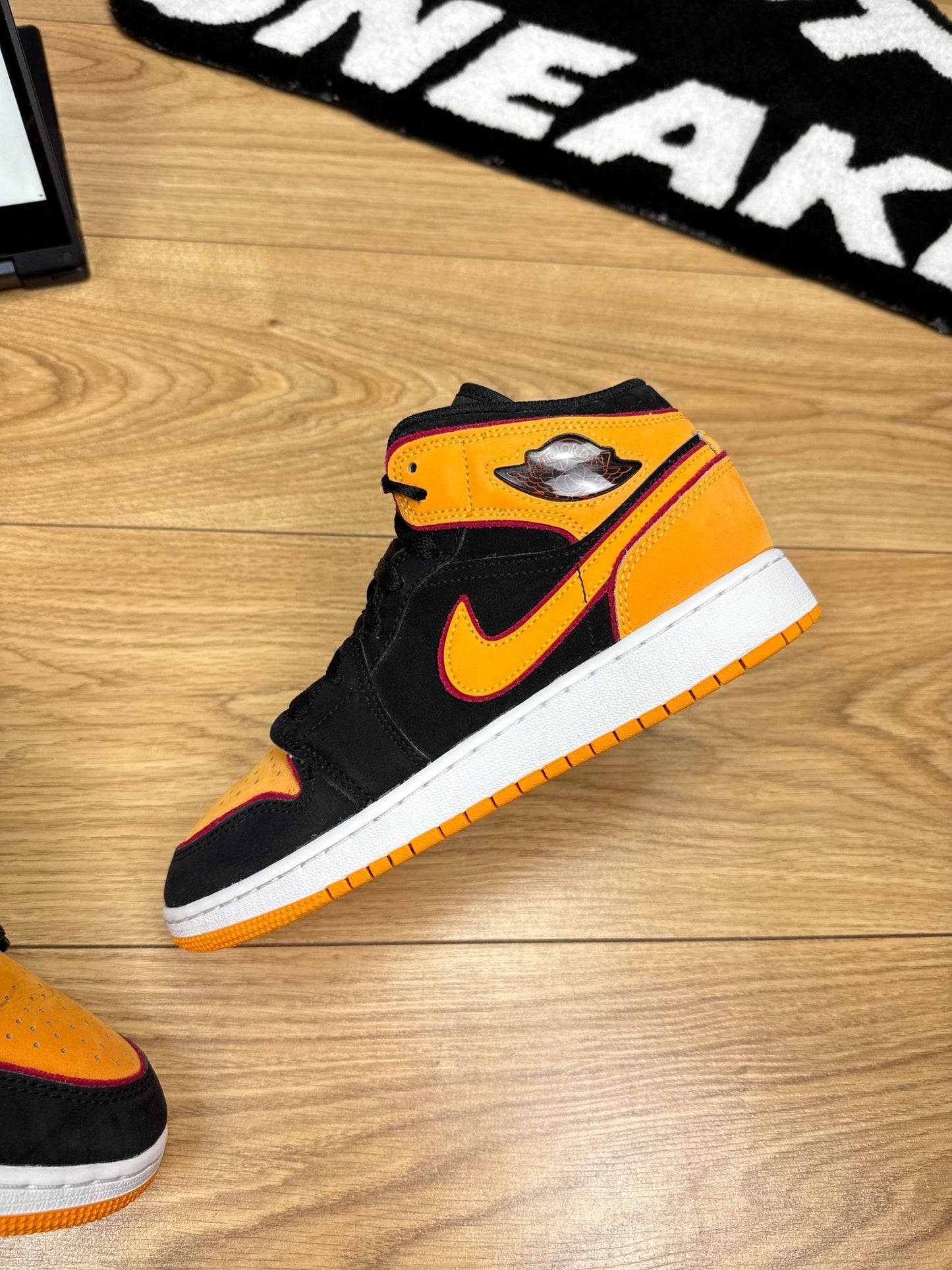 Nike Air Jordan 1 Mid (38)