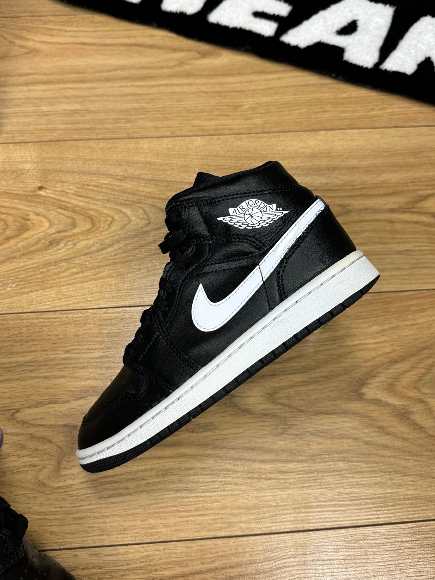 Nike Air Jordan 1 Mid (37.5)