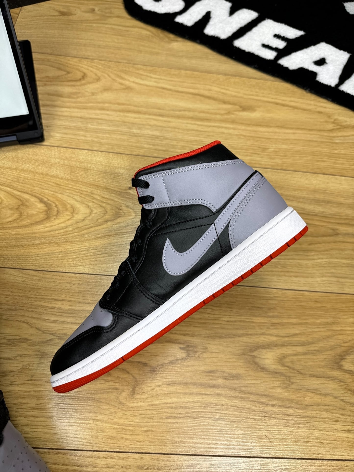 Nike Air Jordan 1 Mid (44)
