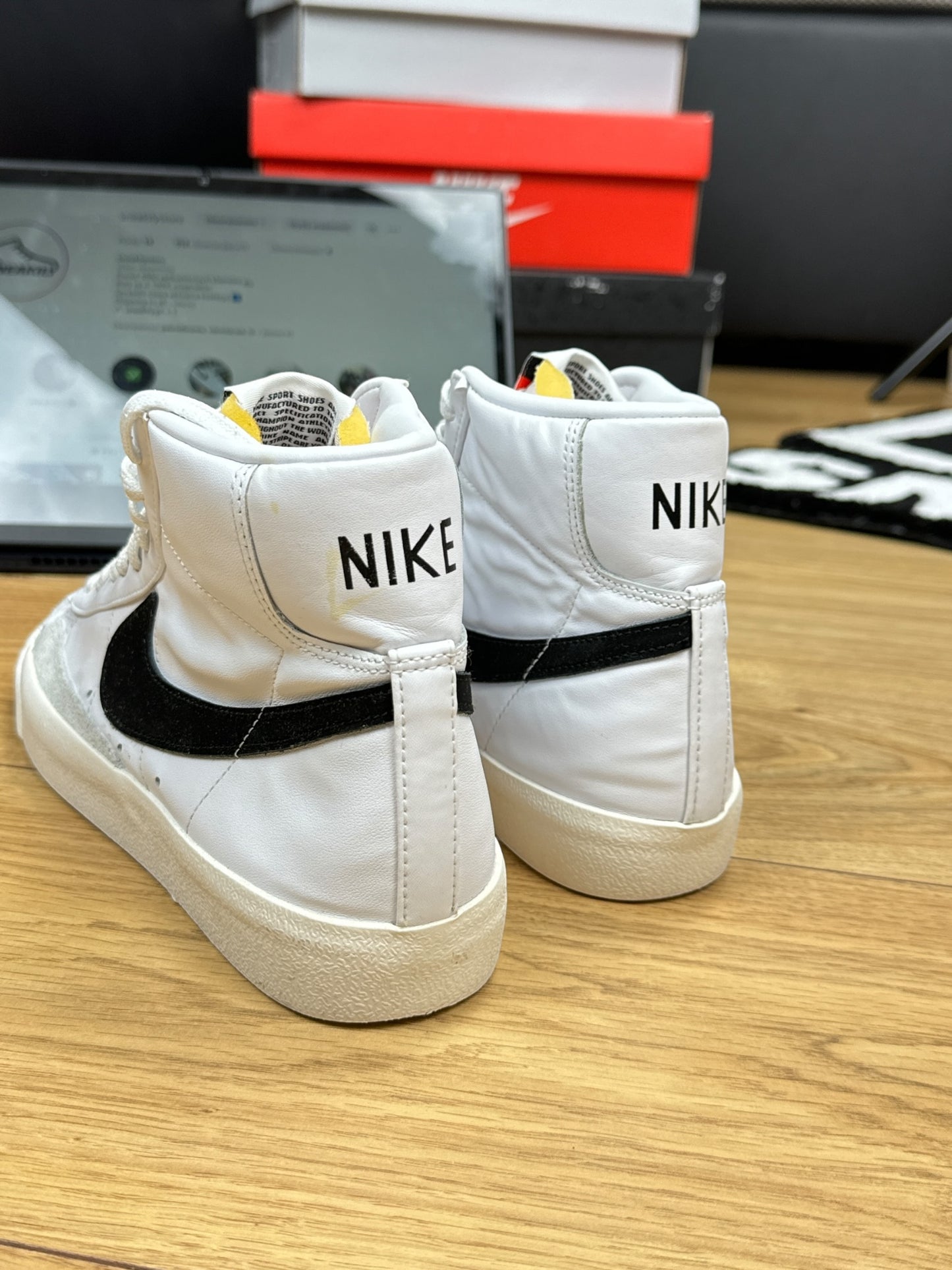 Nike Blazer Mid 77 (41)