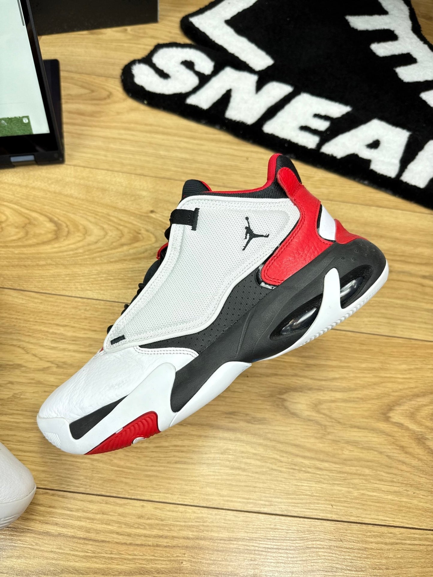 Nike Air Jordan Max Aura 4 (45.5)