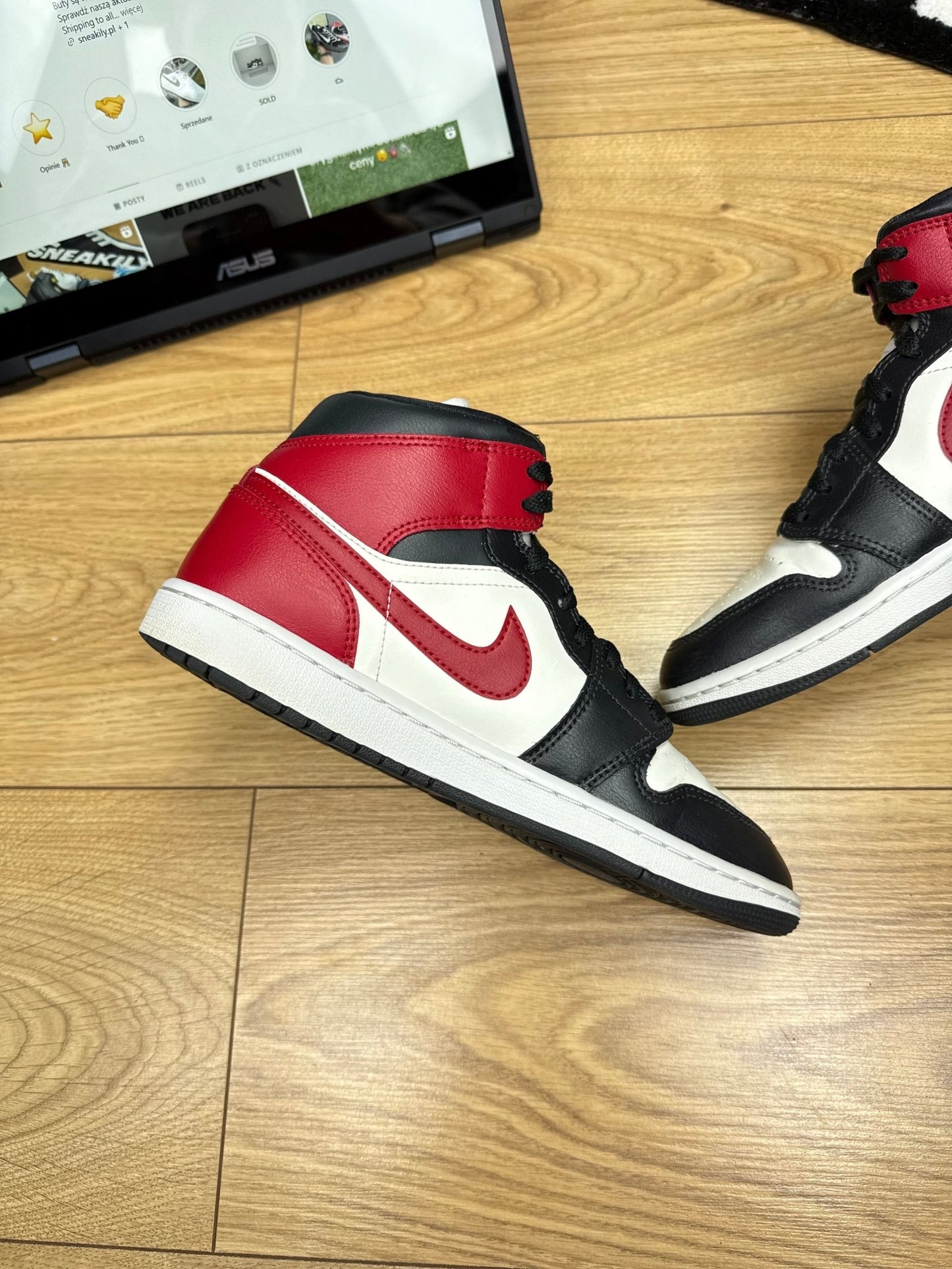 Nike Air Jordan 1 Mid (40)