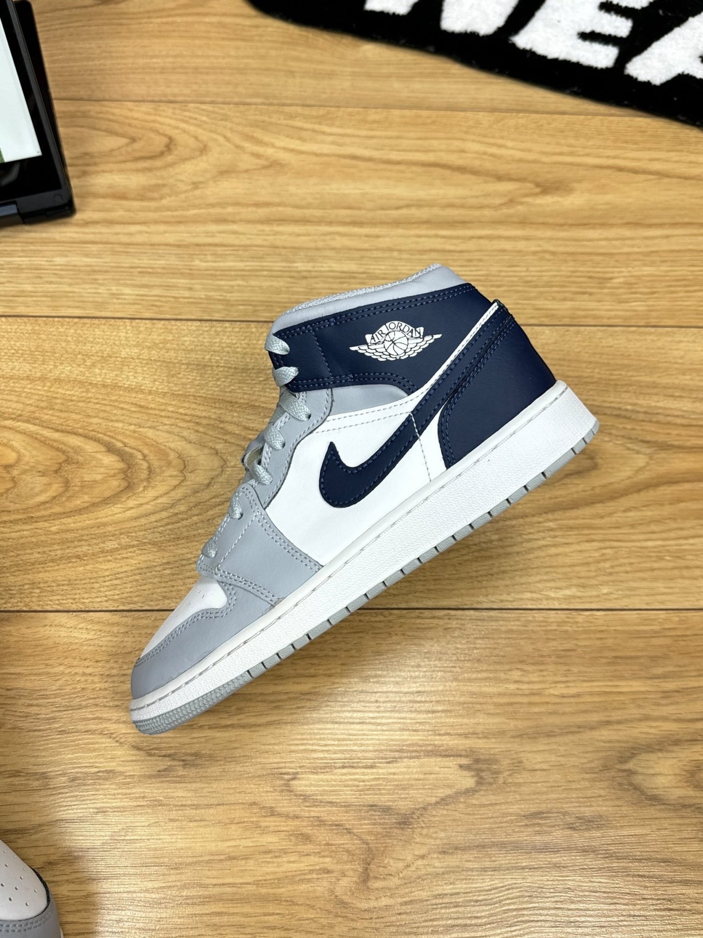 Nike Air Jordan 1 Mid (38.5)