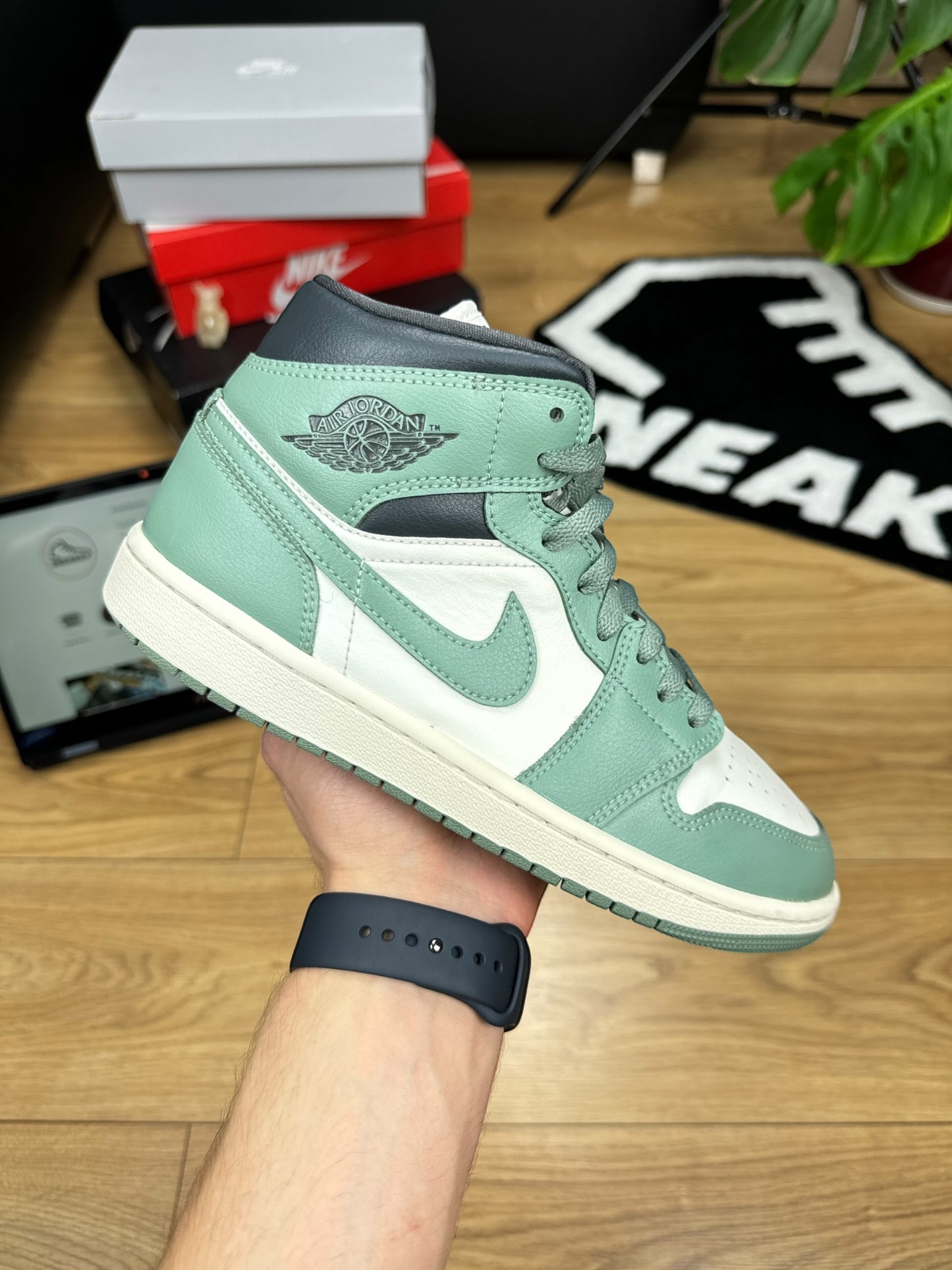 Nike Air Jordan 1 Mid (39)
