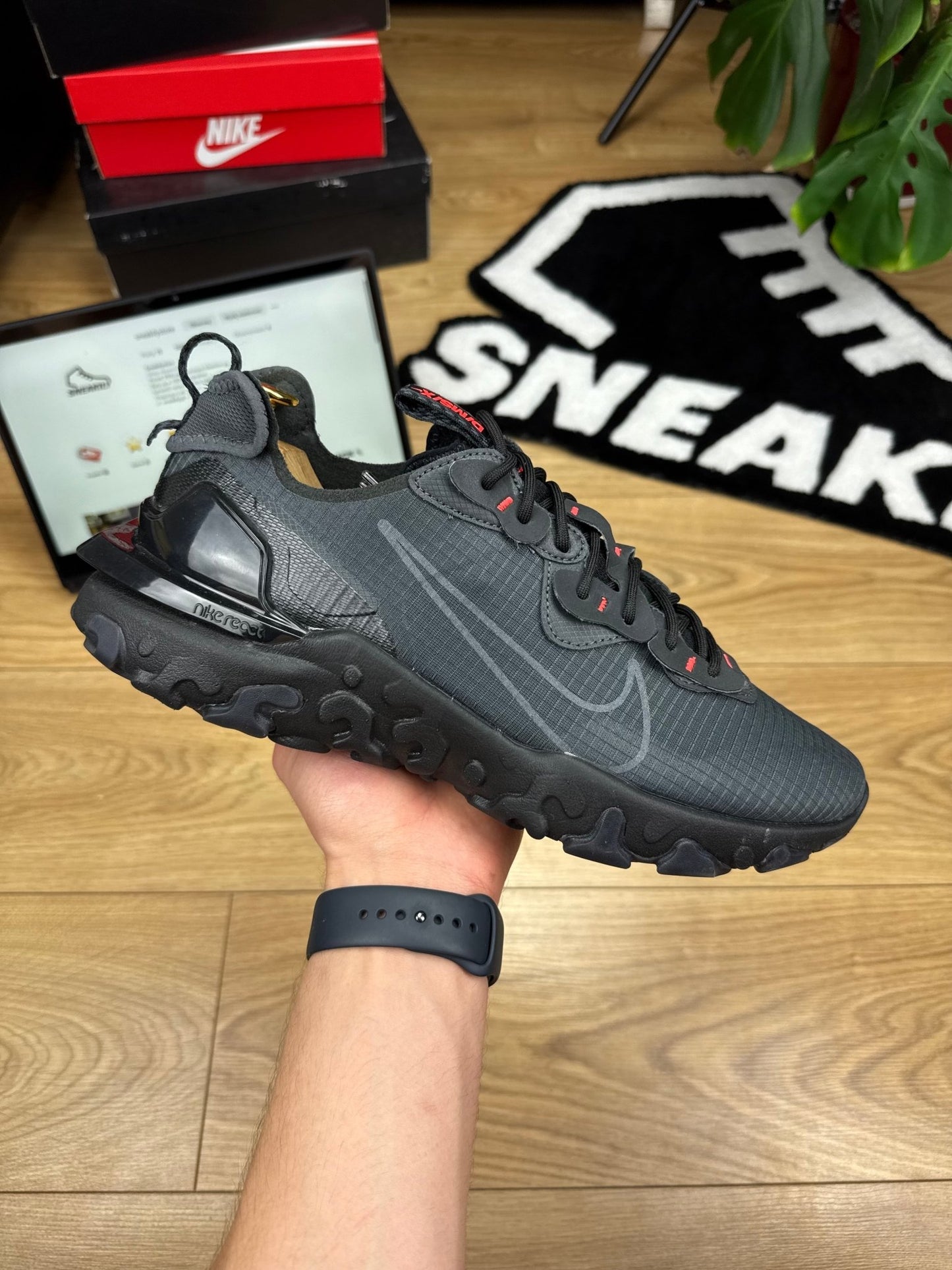 Nike React Vision (45.5)