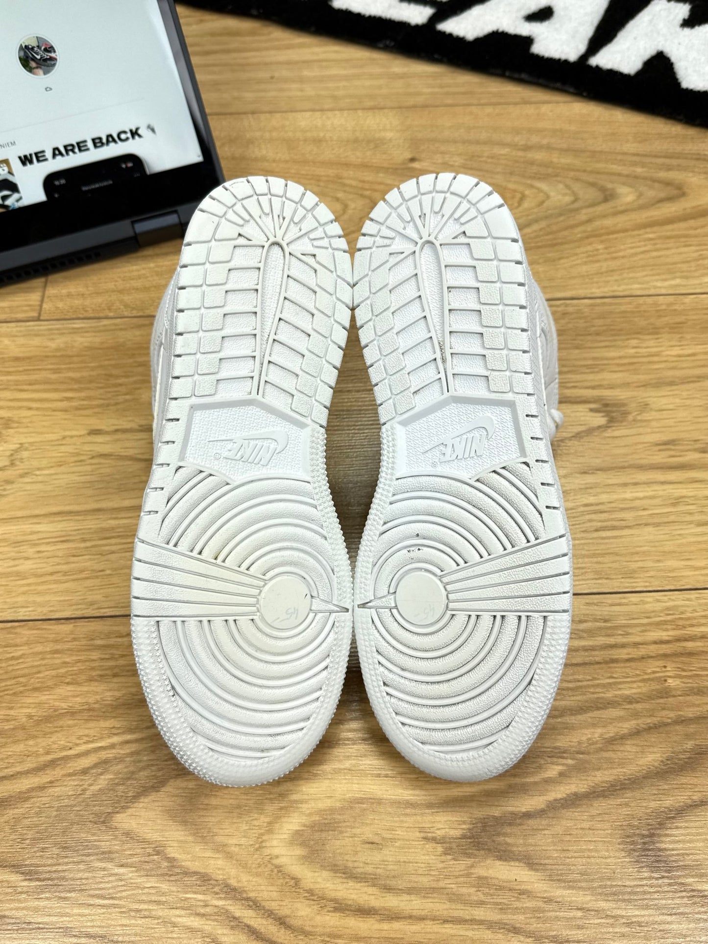Nike Air Jordan 1 Mid (37.5)