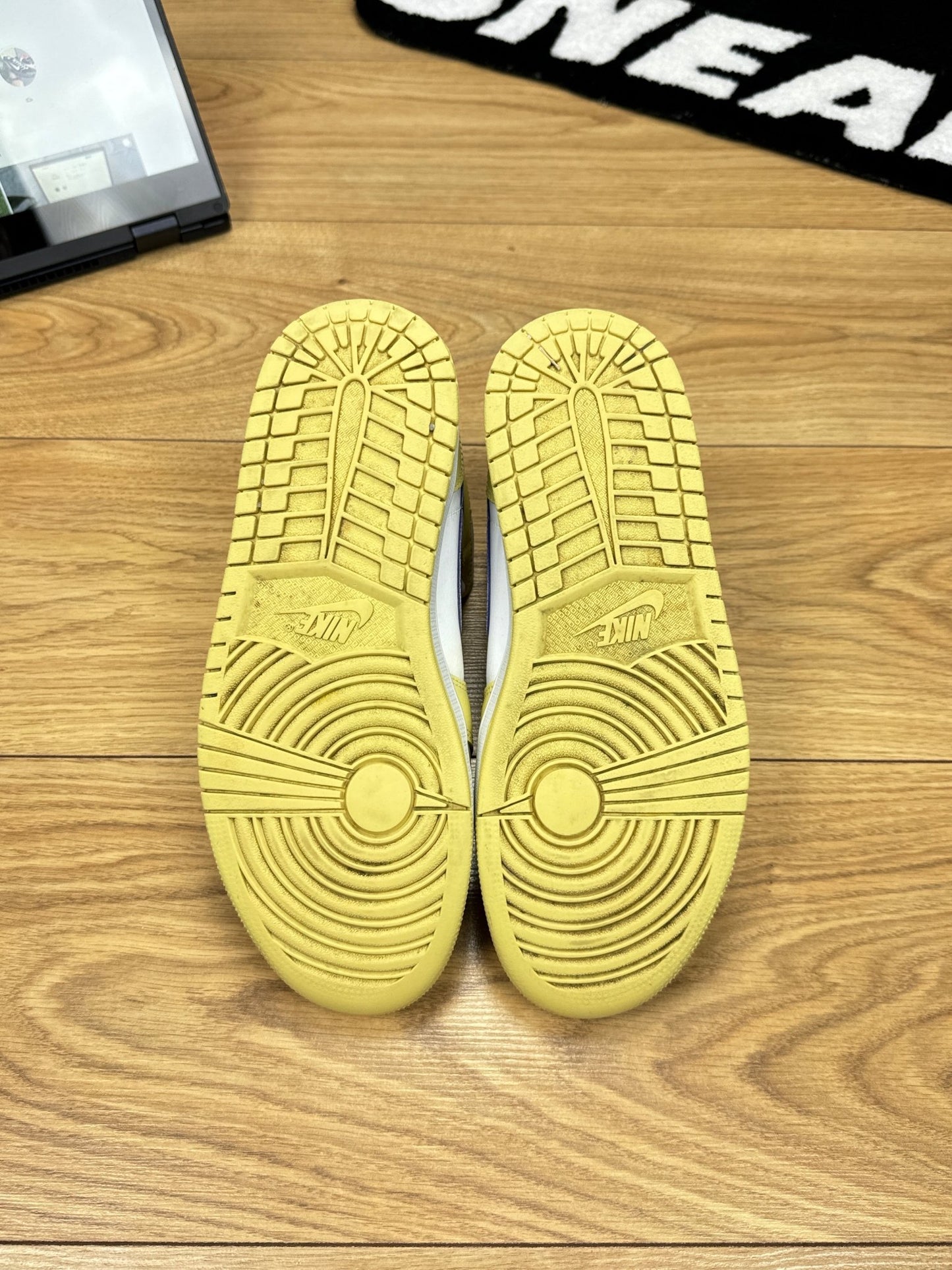 Nike Air Jordan 1 Mid (40.5)