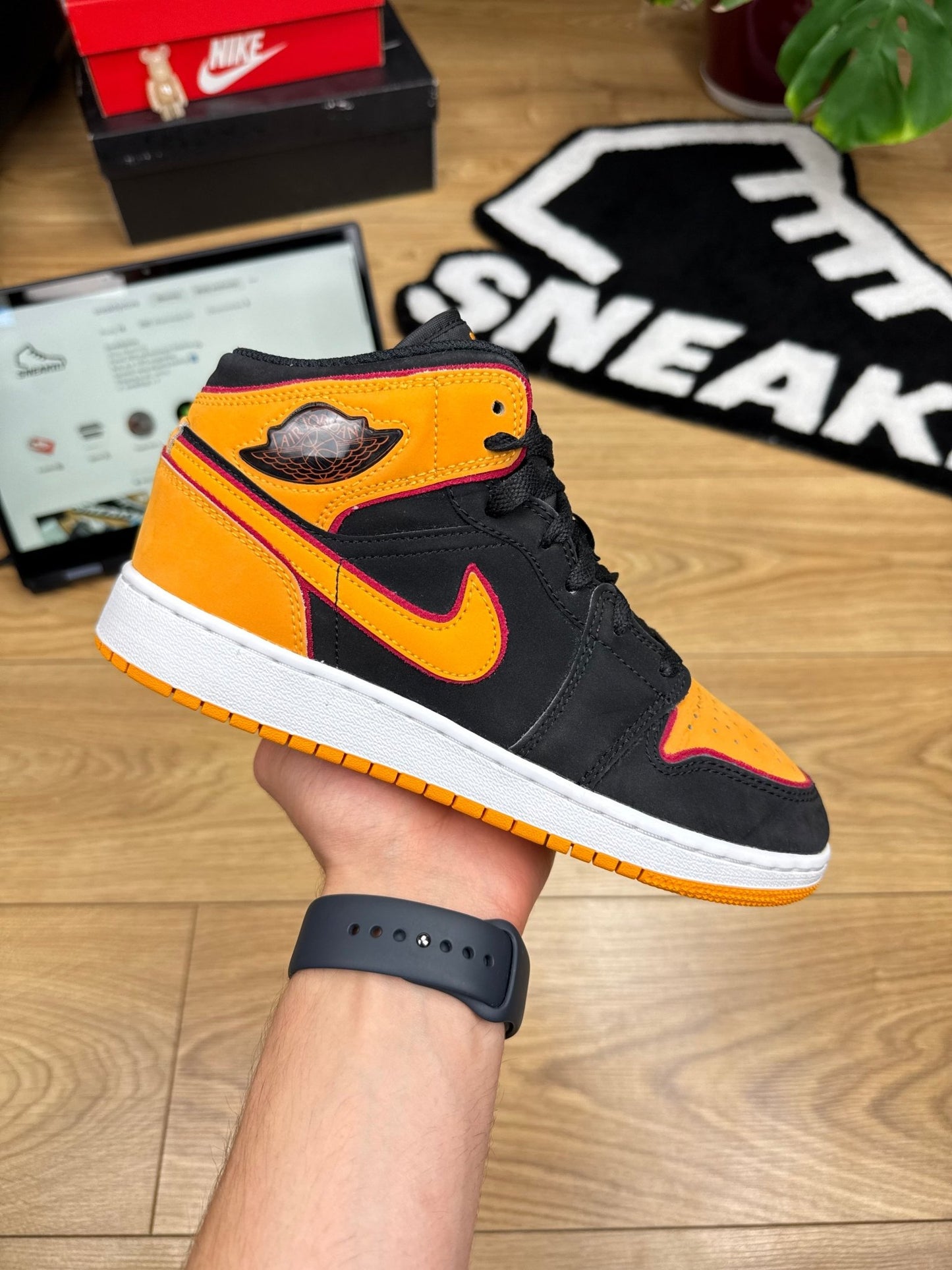 Nike Air Jordan 1 Mid (38)