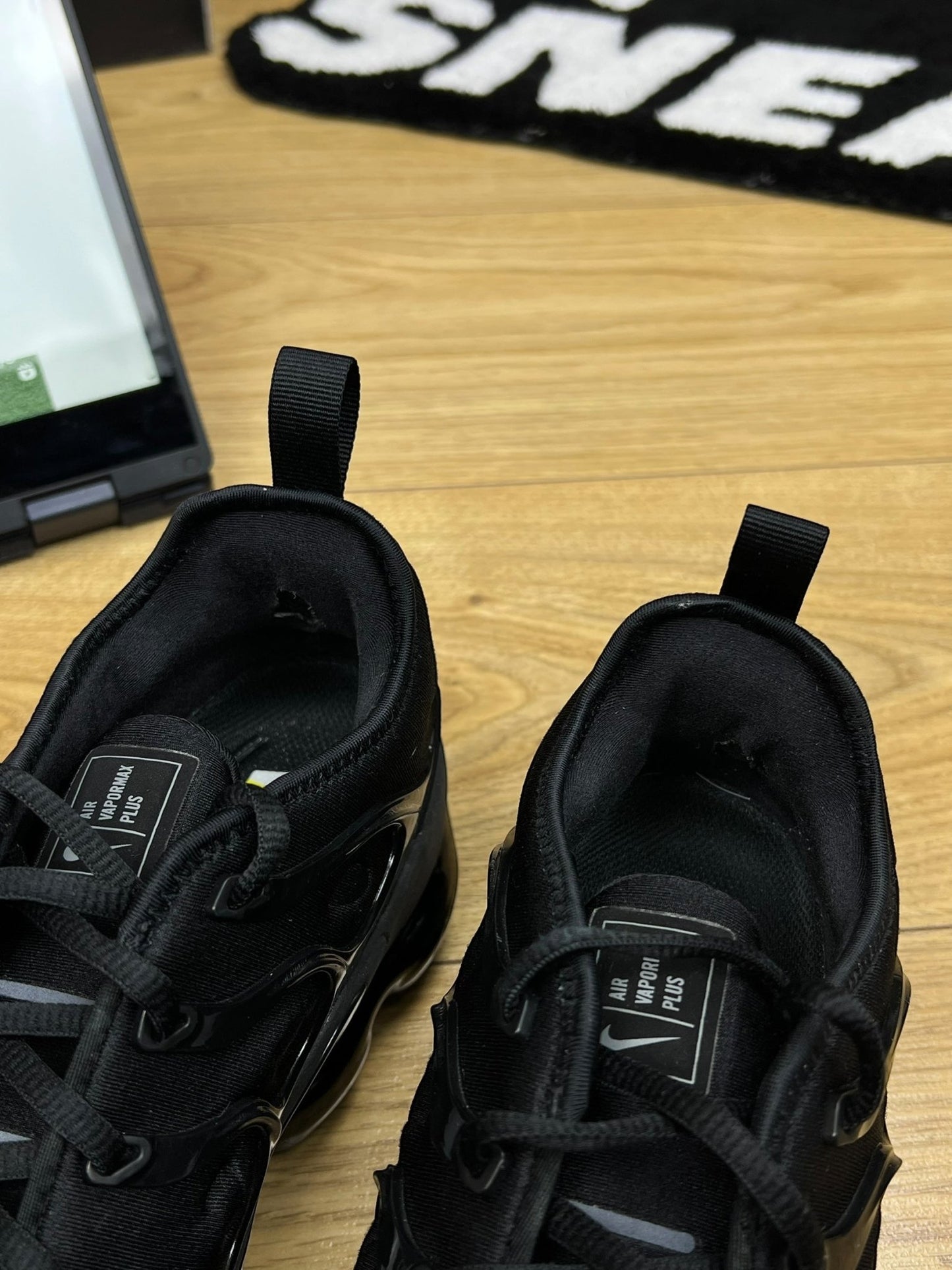 Nike Air Vapormax Plus (42.5)