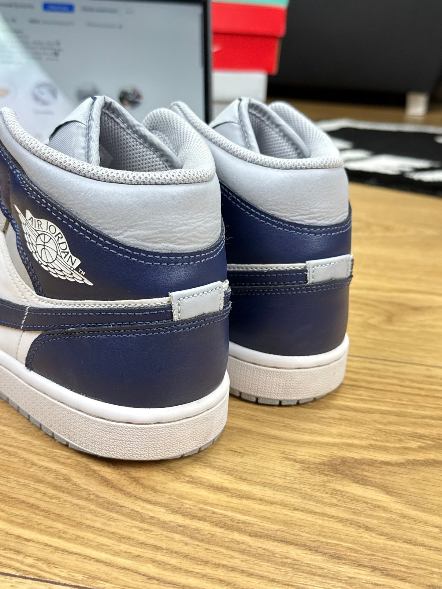 Nike Air Jordan 1 Mid (41)