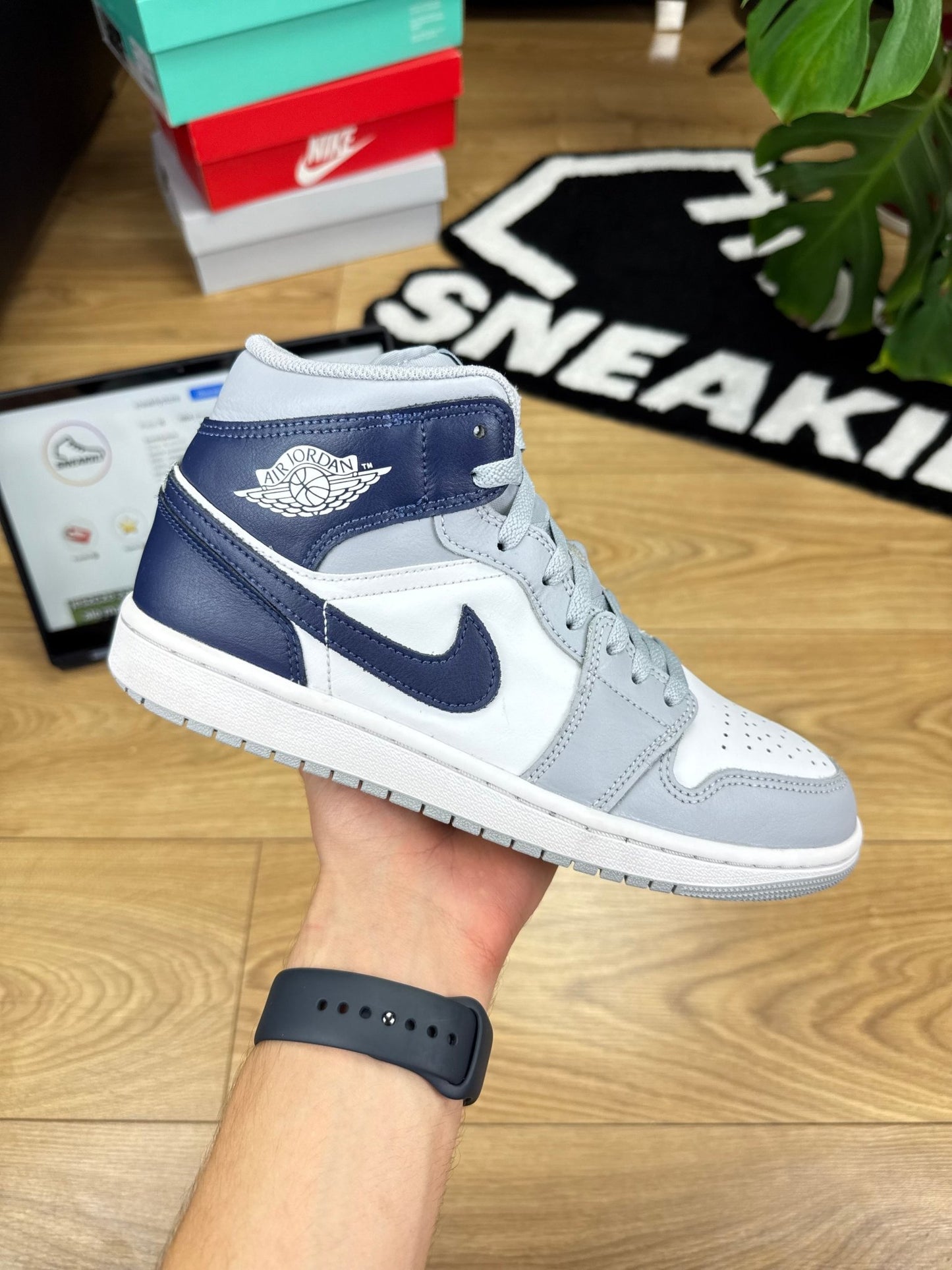 Nike Air Jordan 1 Mid (41)