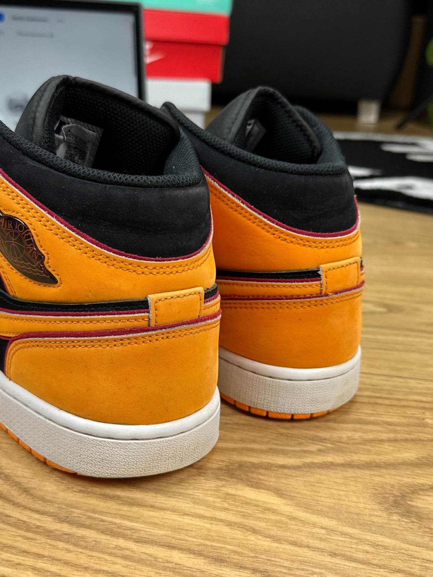 Nike Air Jordan 1 Mid (44)