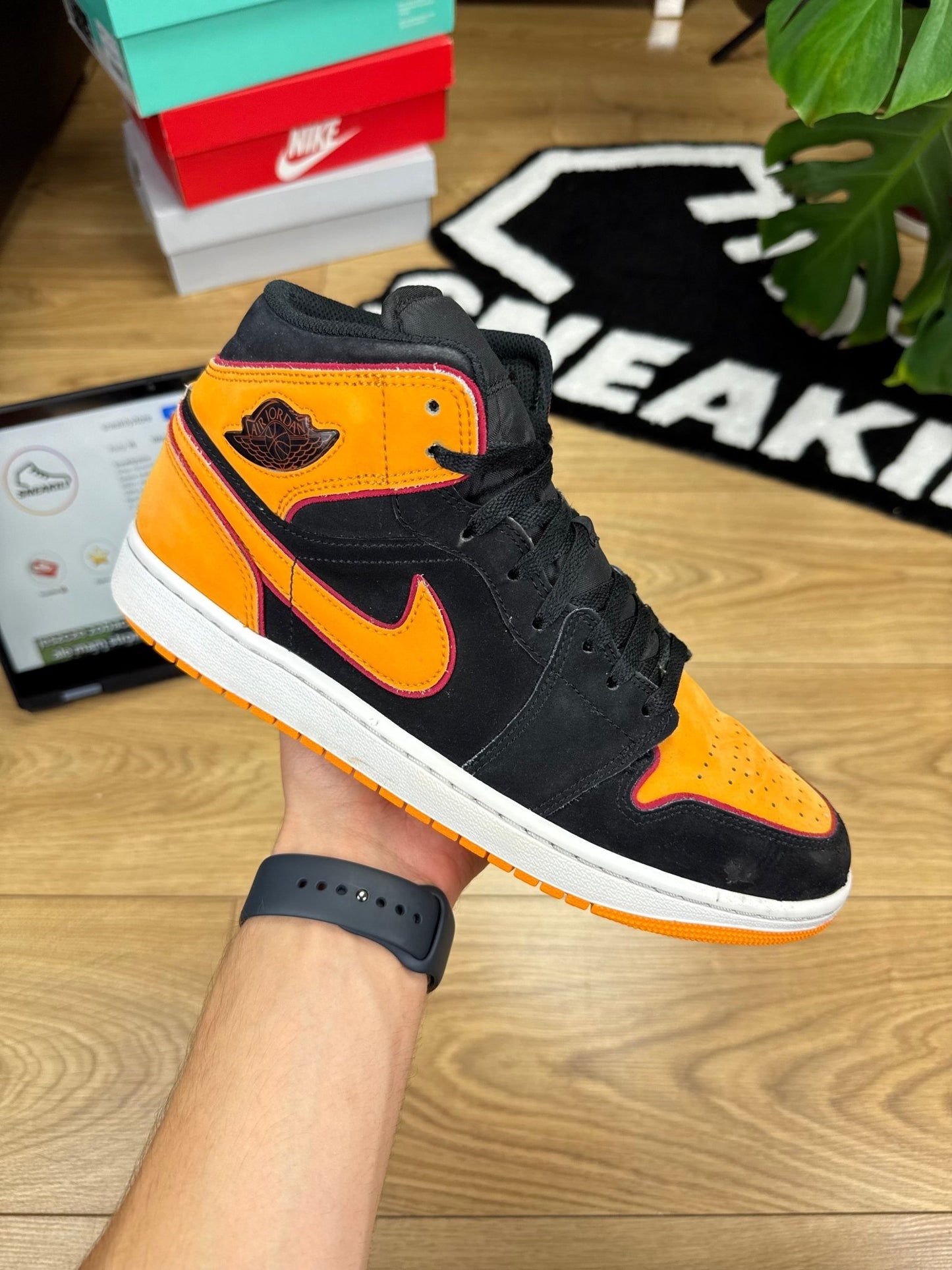 Nike Air Jordan 1 Mid (44)
