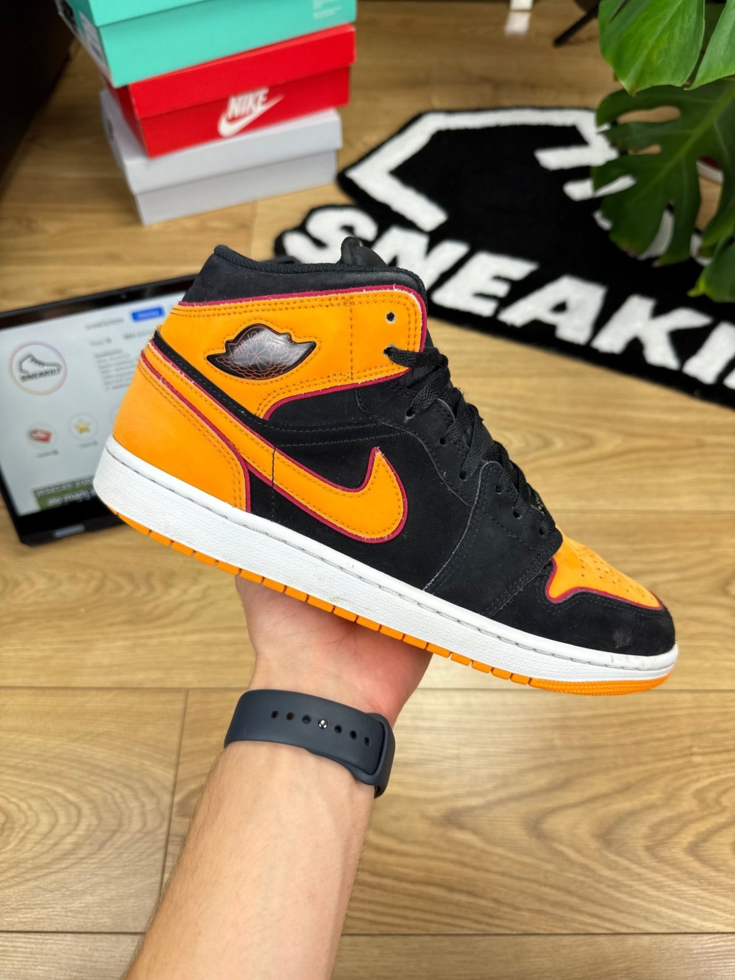 Nike Air Jordan 1 Mid (44)
