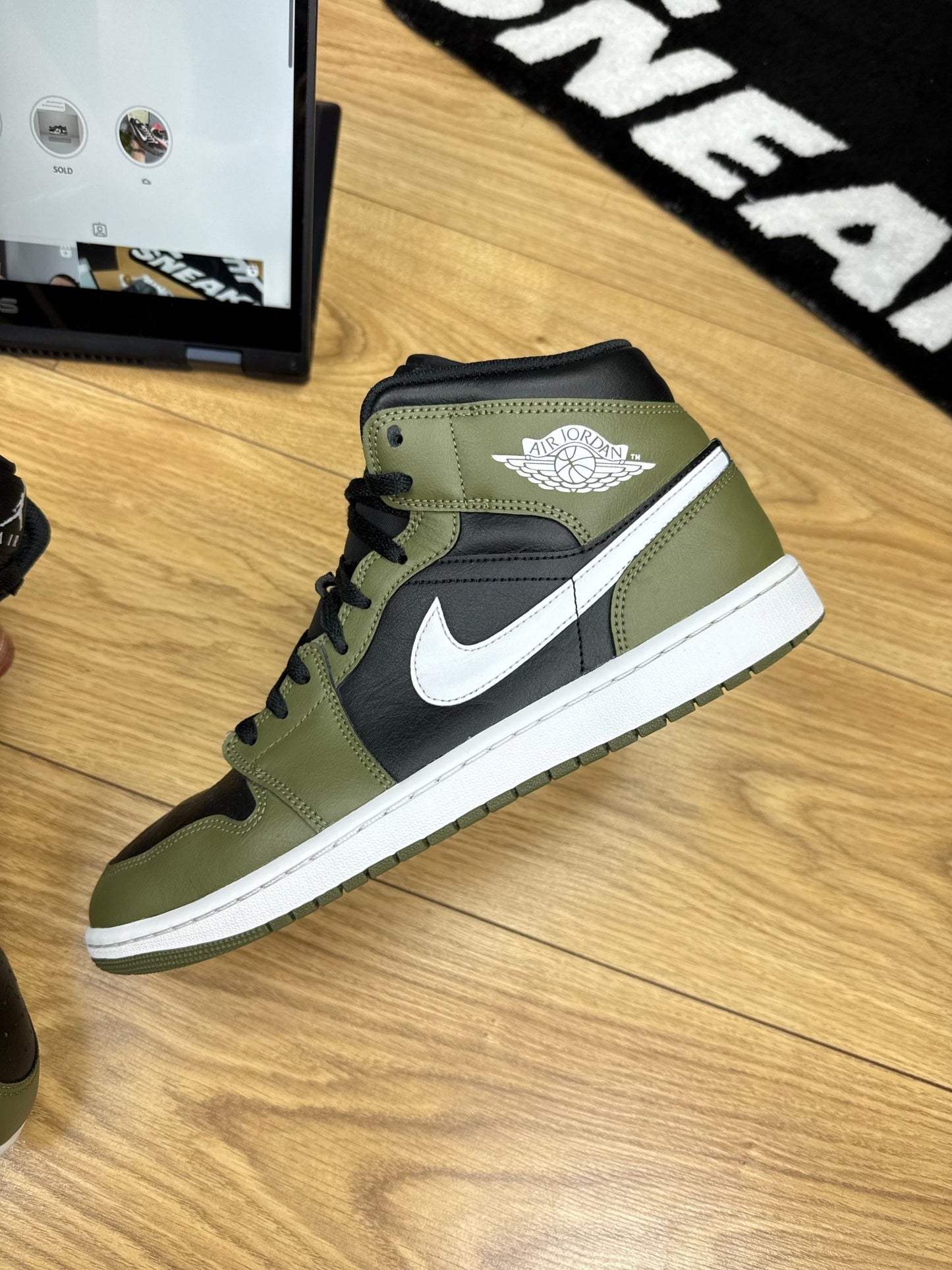 Nike Air Jordan 1 Mid (45)