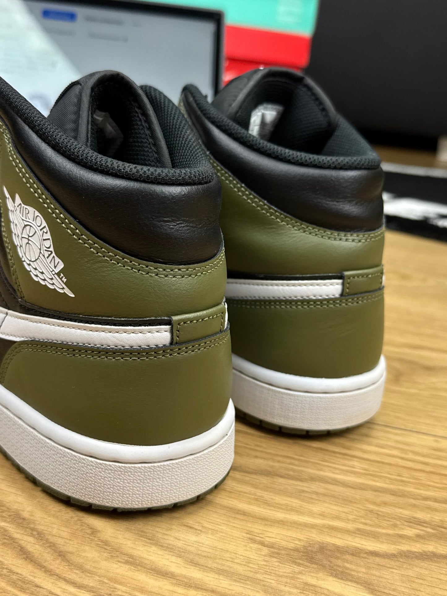 Nike Air Jordan 1 Mid (45)