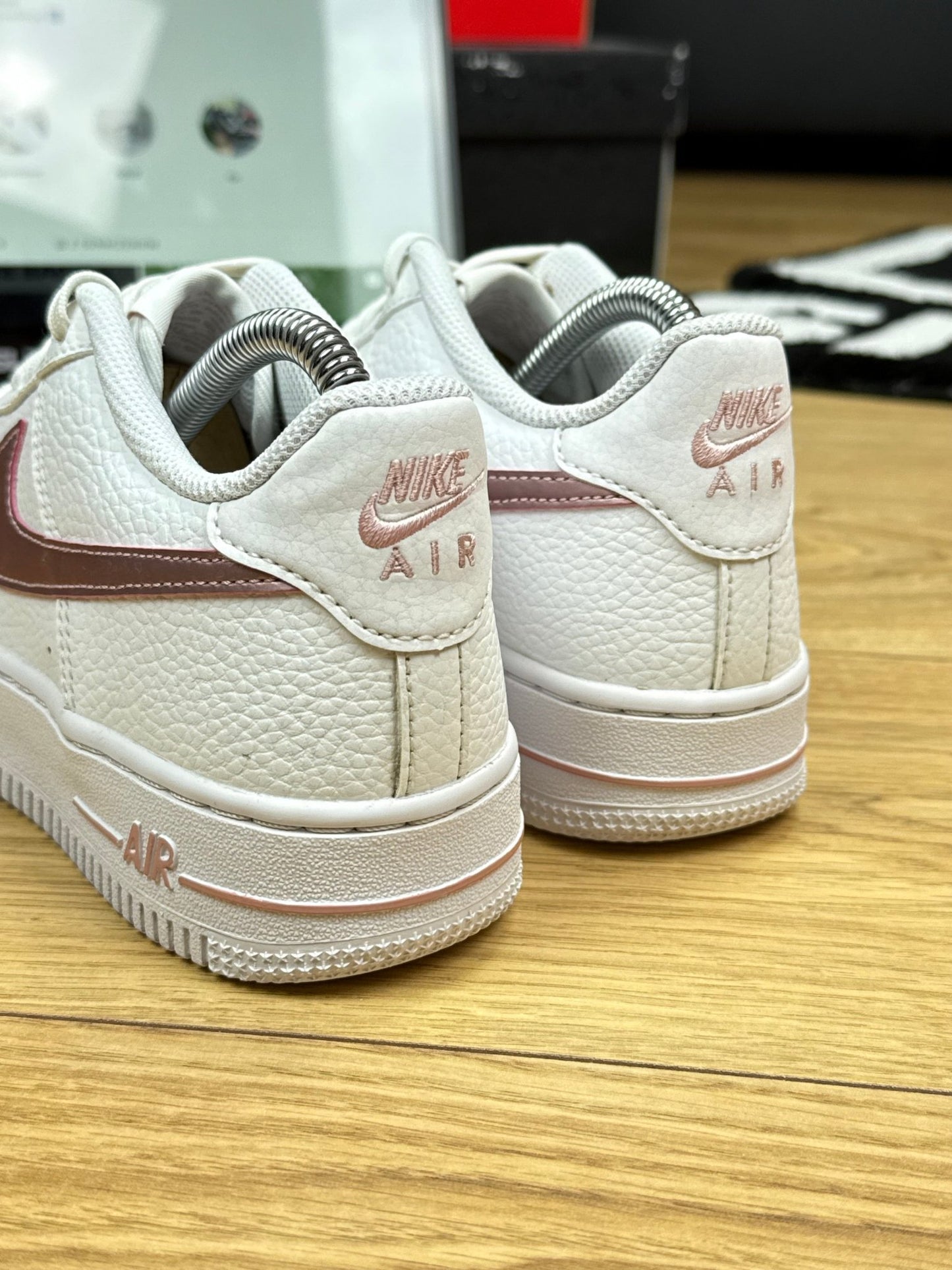 Nike Air Force 1 Low (37.5)