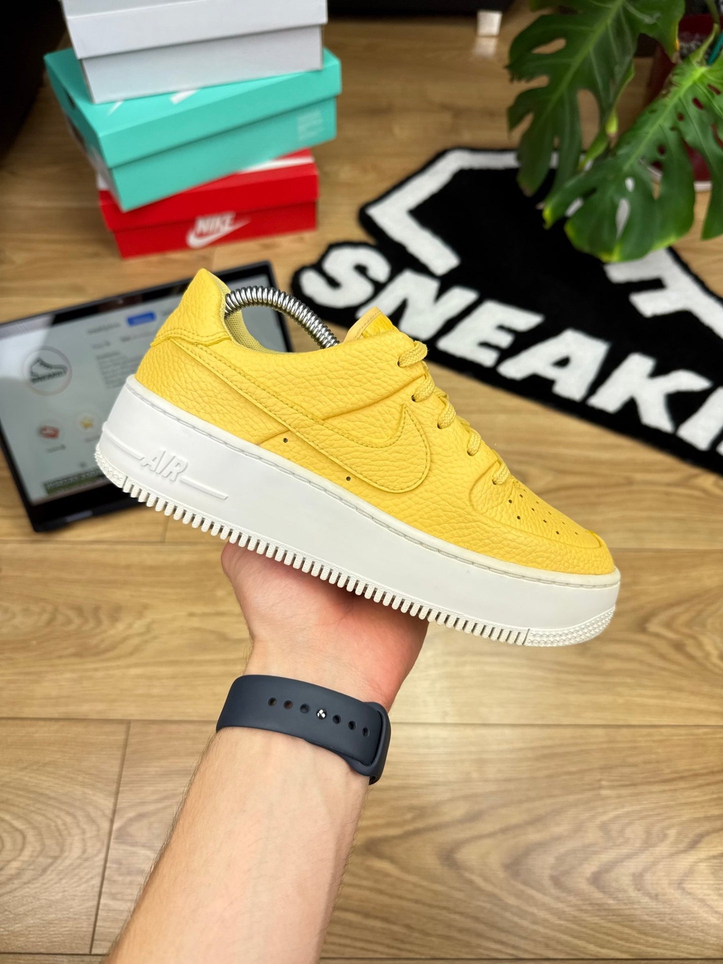 Nike Air Force 1 Sage (37.5)