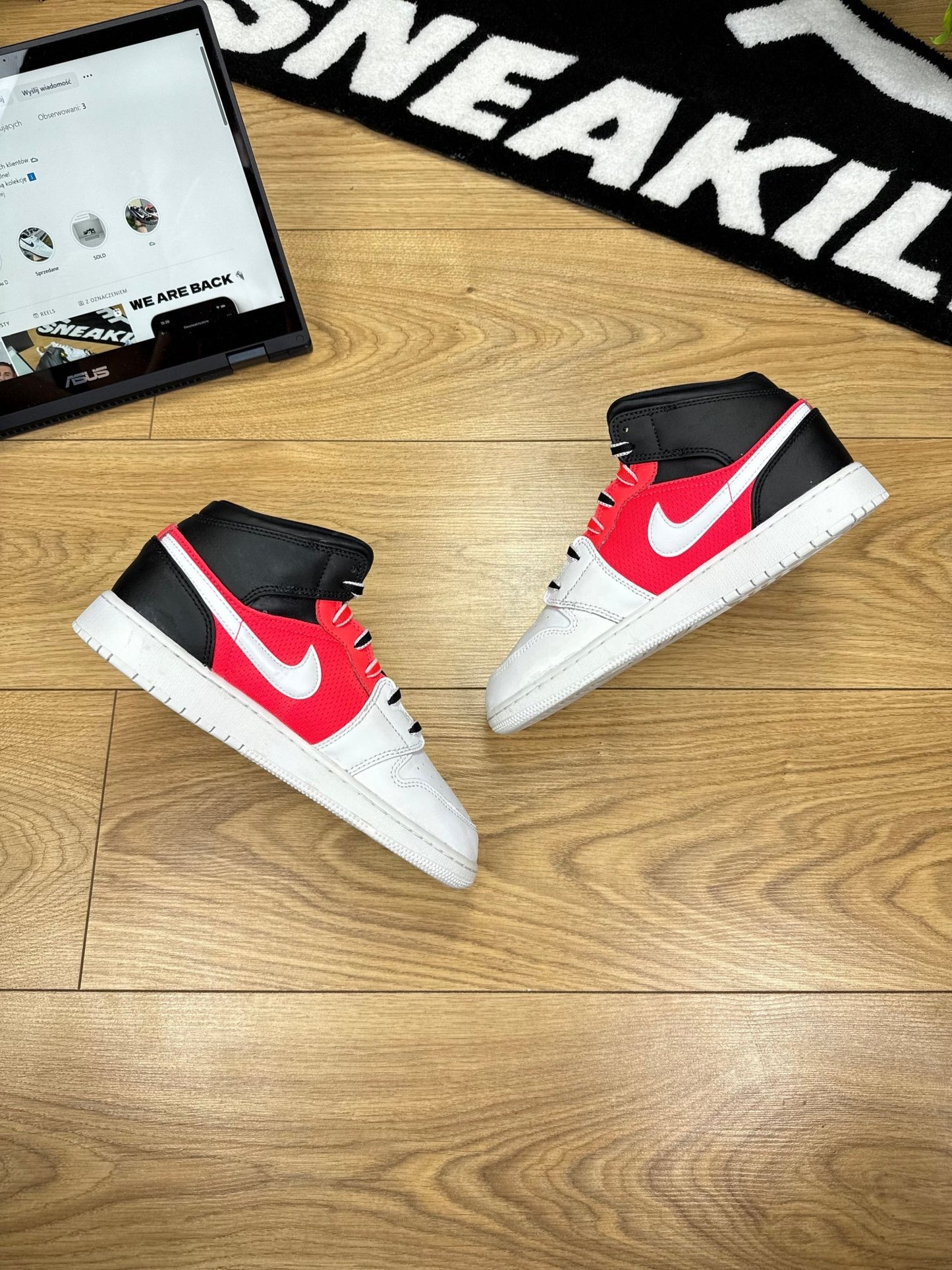 Nike Air Jordan 1 Mid (40)